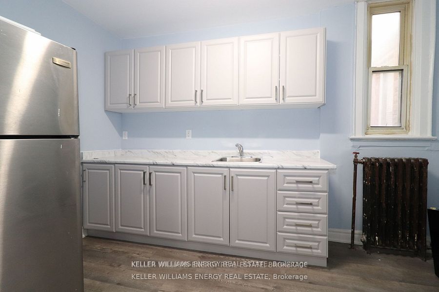 84 Simcoe Street N 1 Property Photo 1