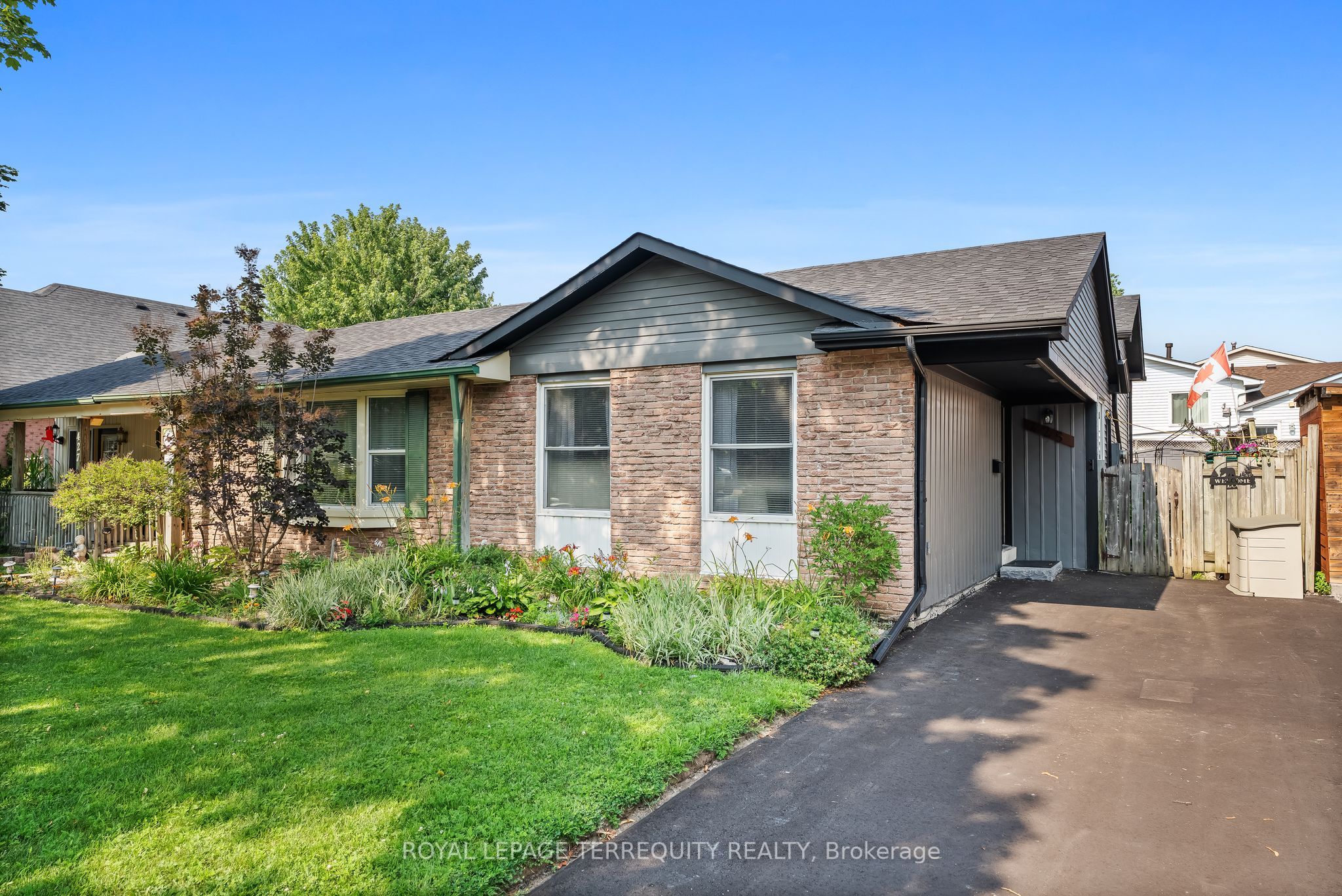 425 Lesabre Street Property Photo 1