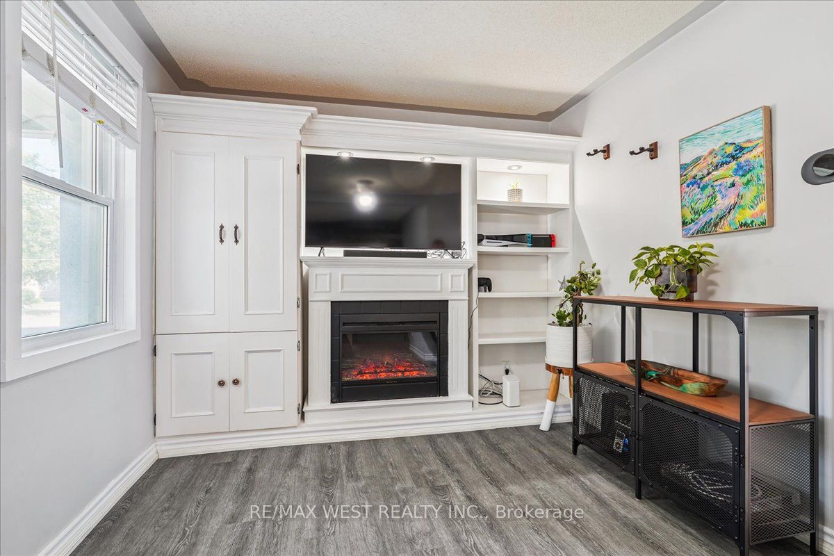 301 Oshawa Boulevard S Property Photo 3