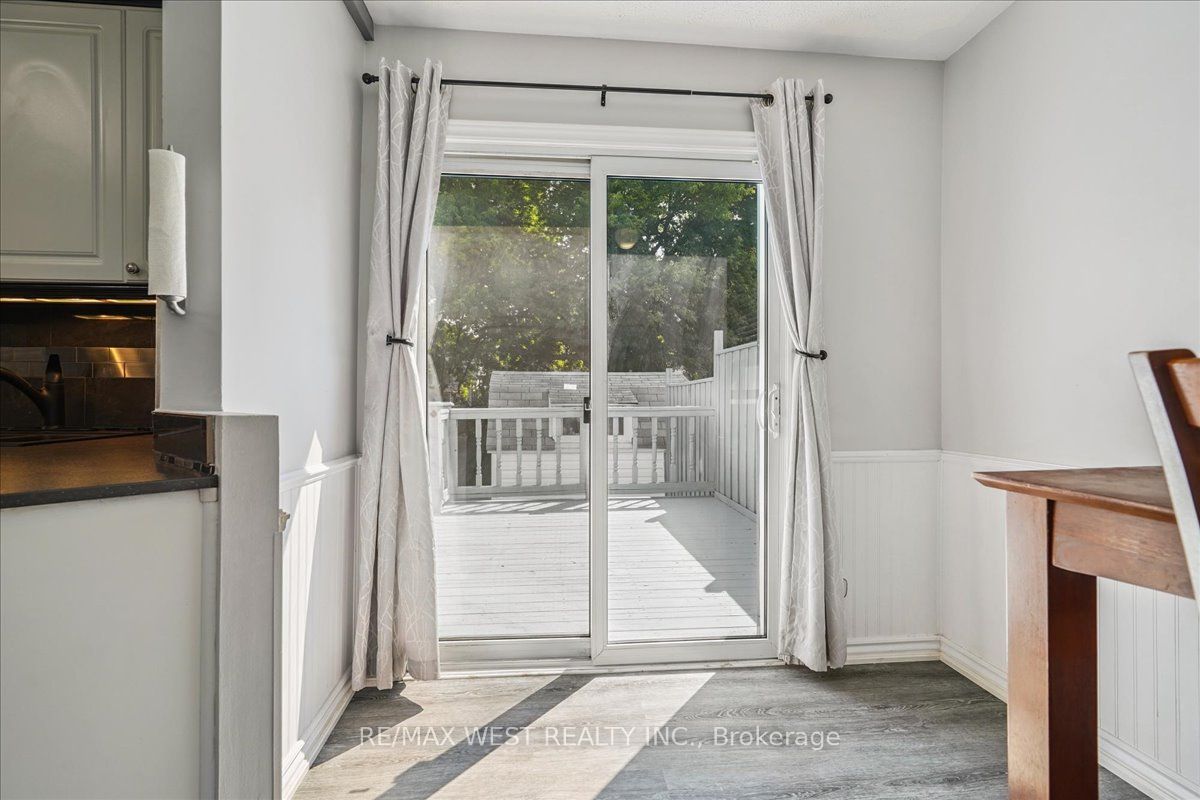 301 Oshawa Boulevard S Property Photo 6