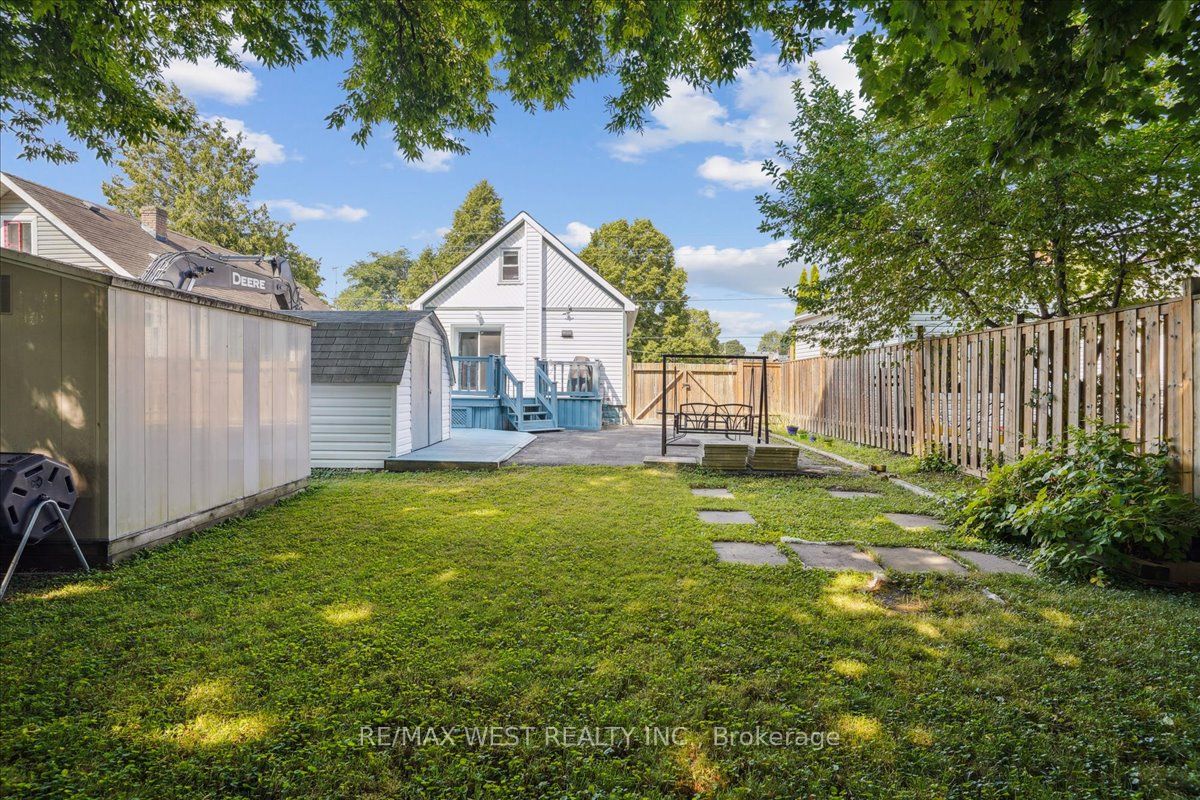 301 Oshawa Boulevard S Property Photo 11
