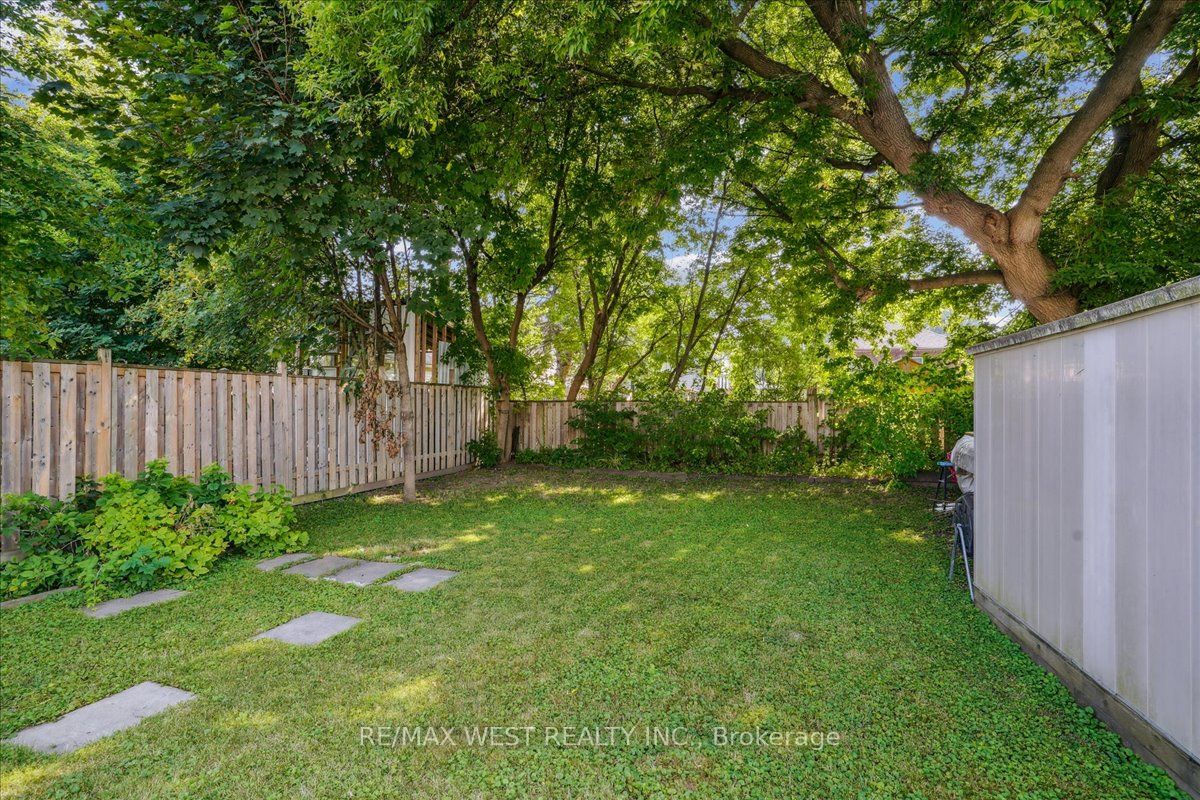 301 Oshawa Boulevard S Property Photo 12