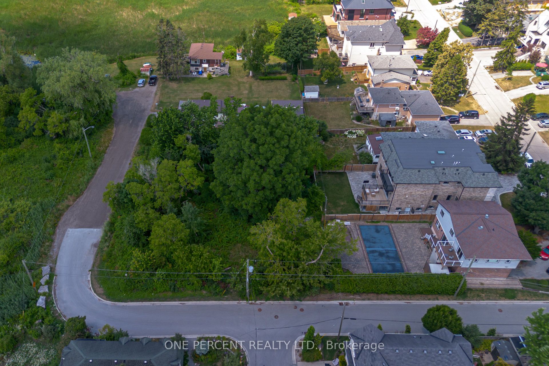 805 St. Martins Drive Property Photo 11