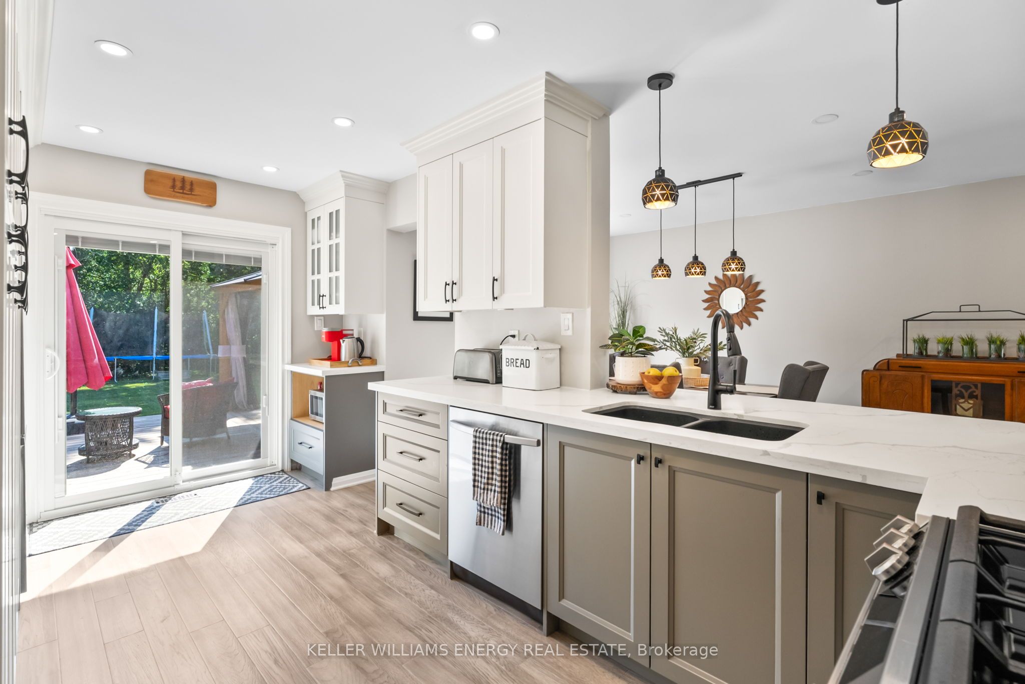 21 Royal Pines Court Property Photo 8
