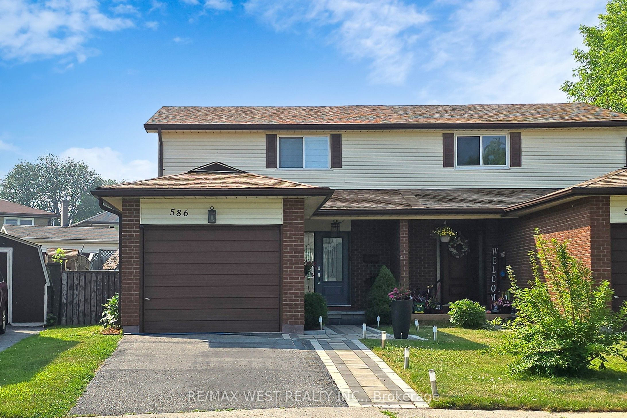 586 Balsam Crescent Property Photo 1