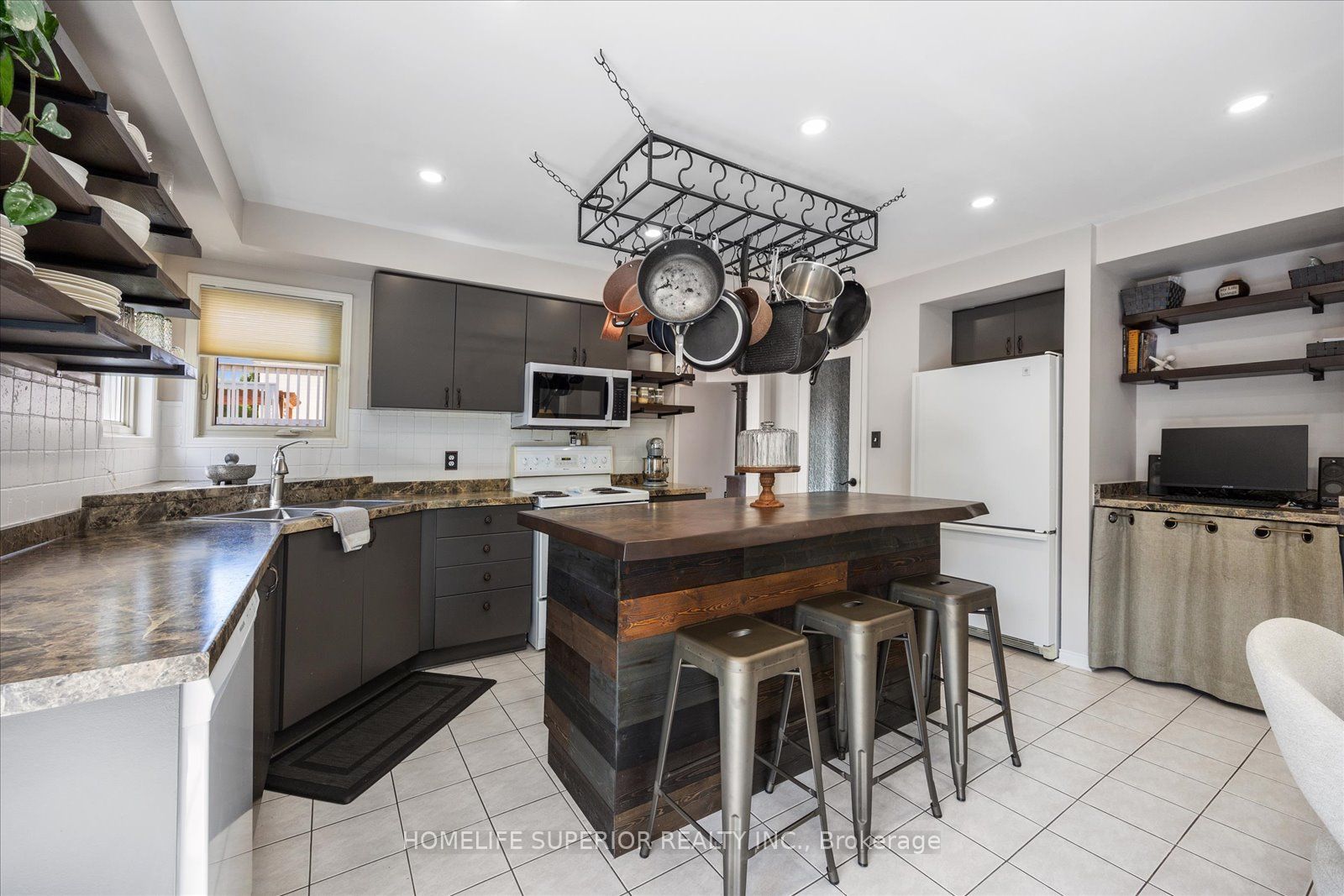 500 Sandalwood Court Property Photo 13