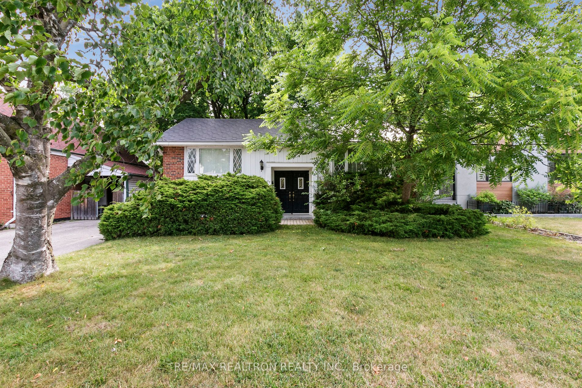 27 Elfreda Boulevard Property Photo 1