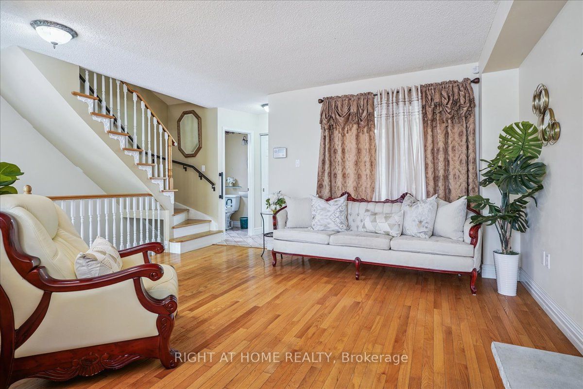 35 Millington Crescent Property Photo 5