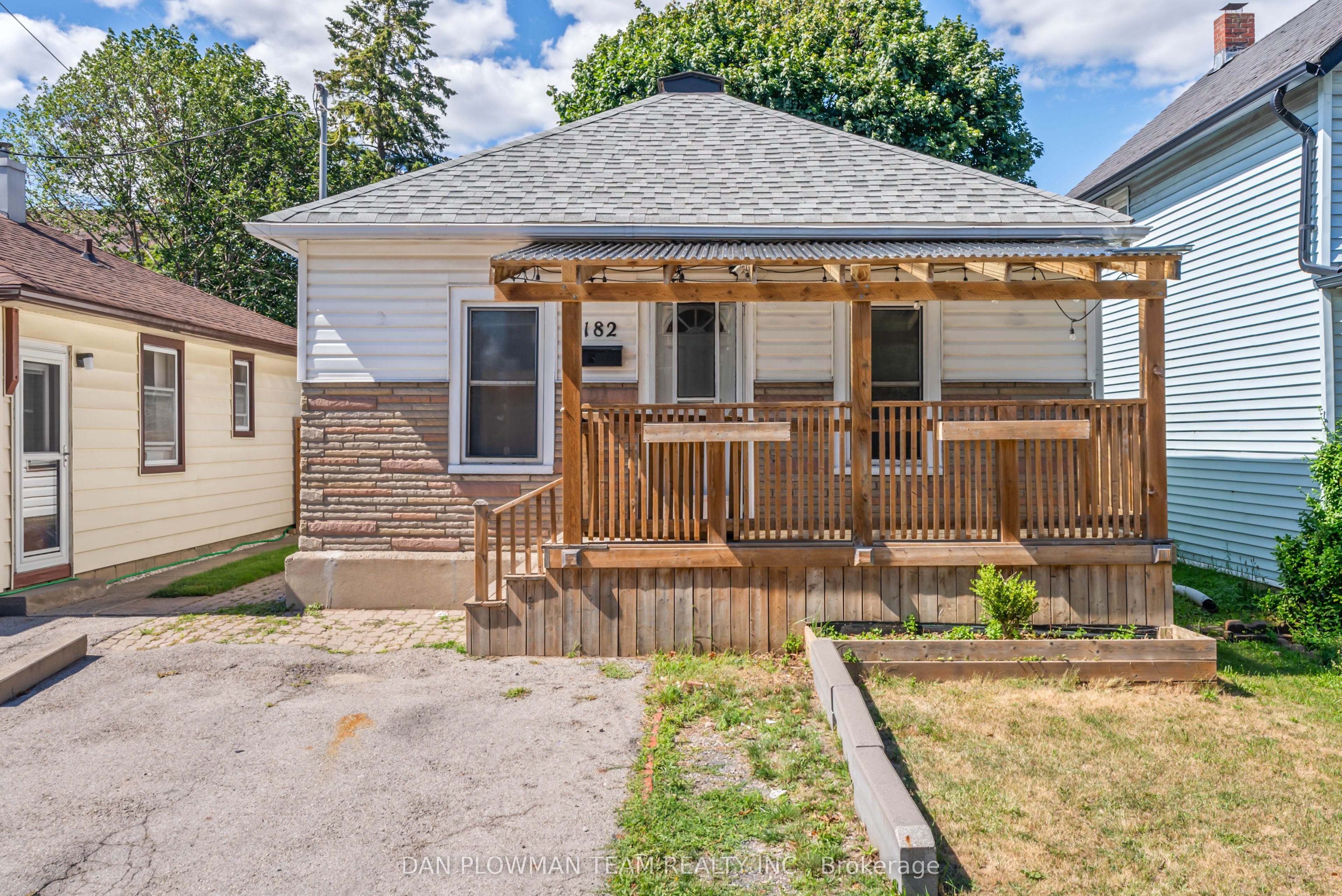 182 Bloor Street W Property Photo 1