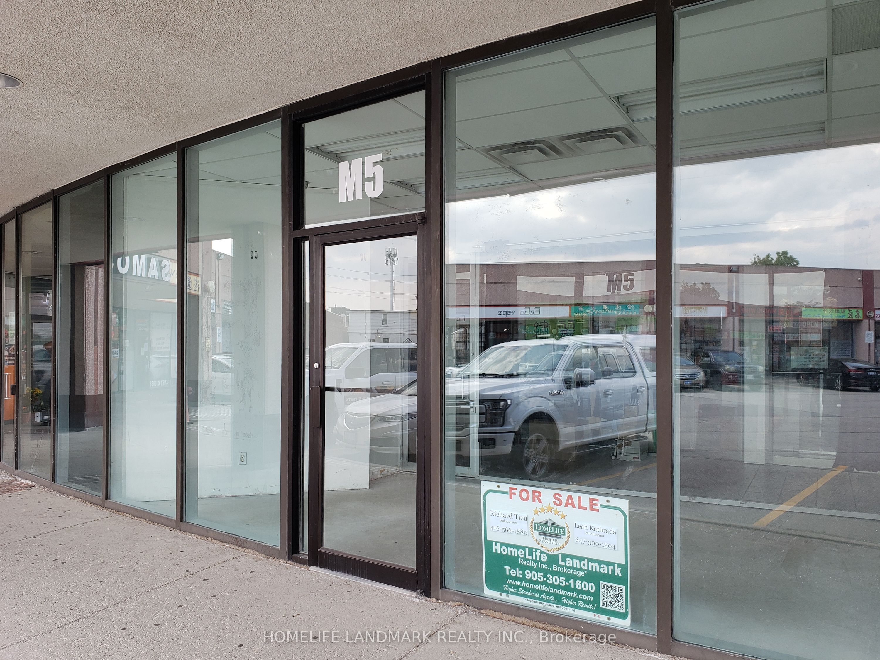 8 Glen Watford Drive M5 Property Photo 1