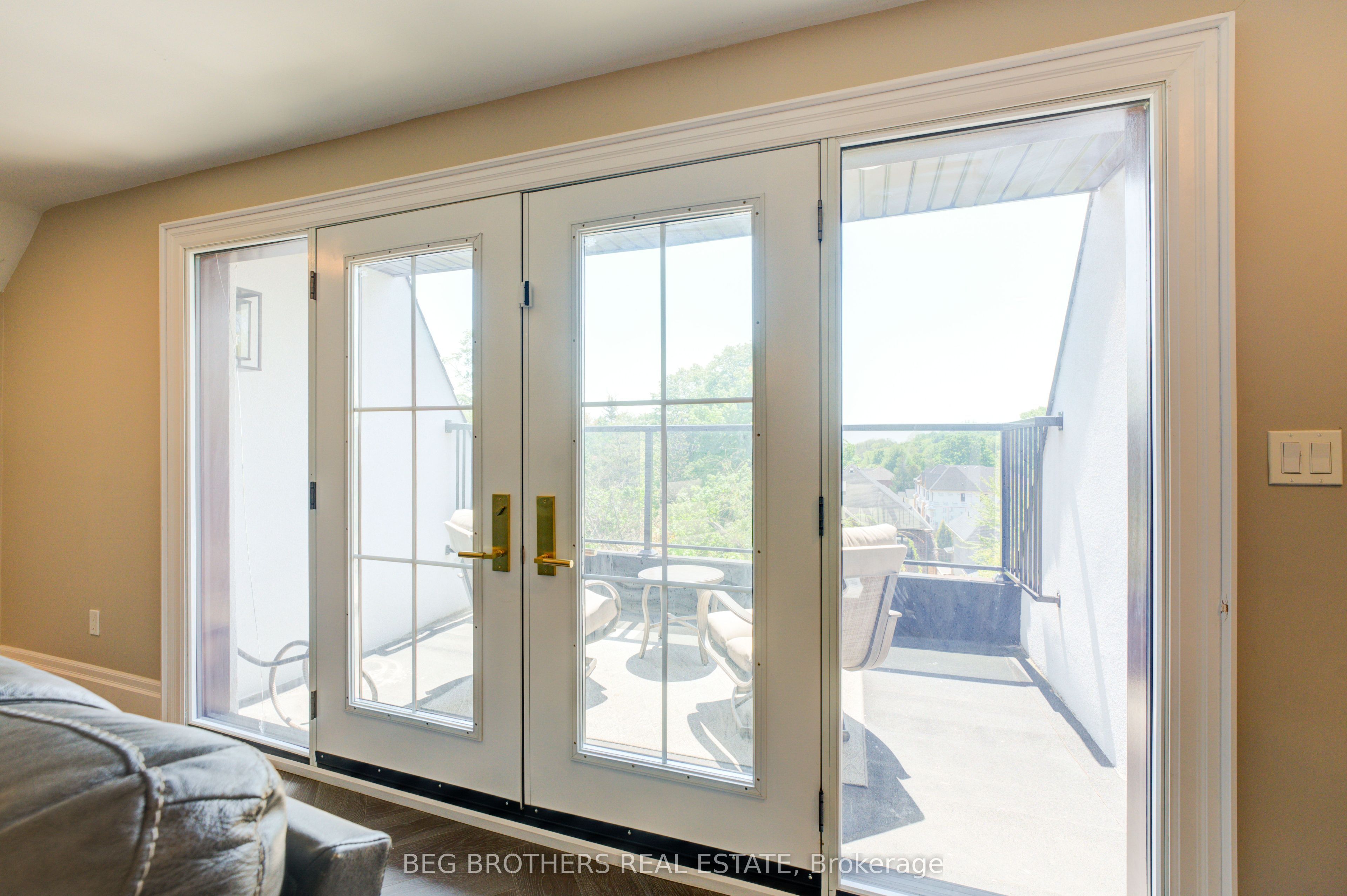 415 Sheppard Avenue Property Photo 38