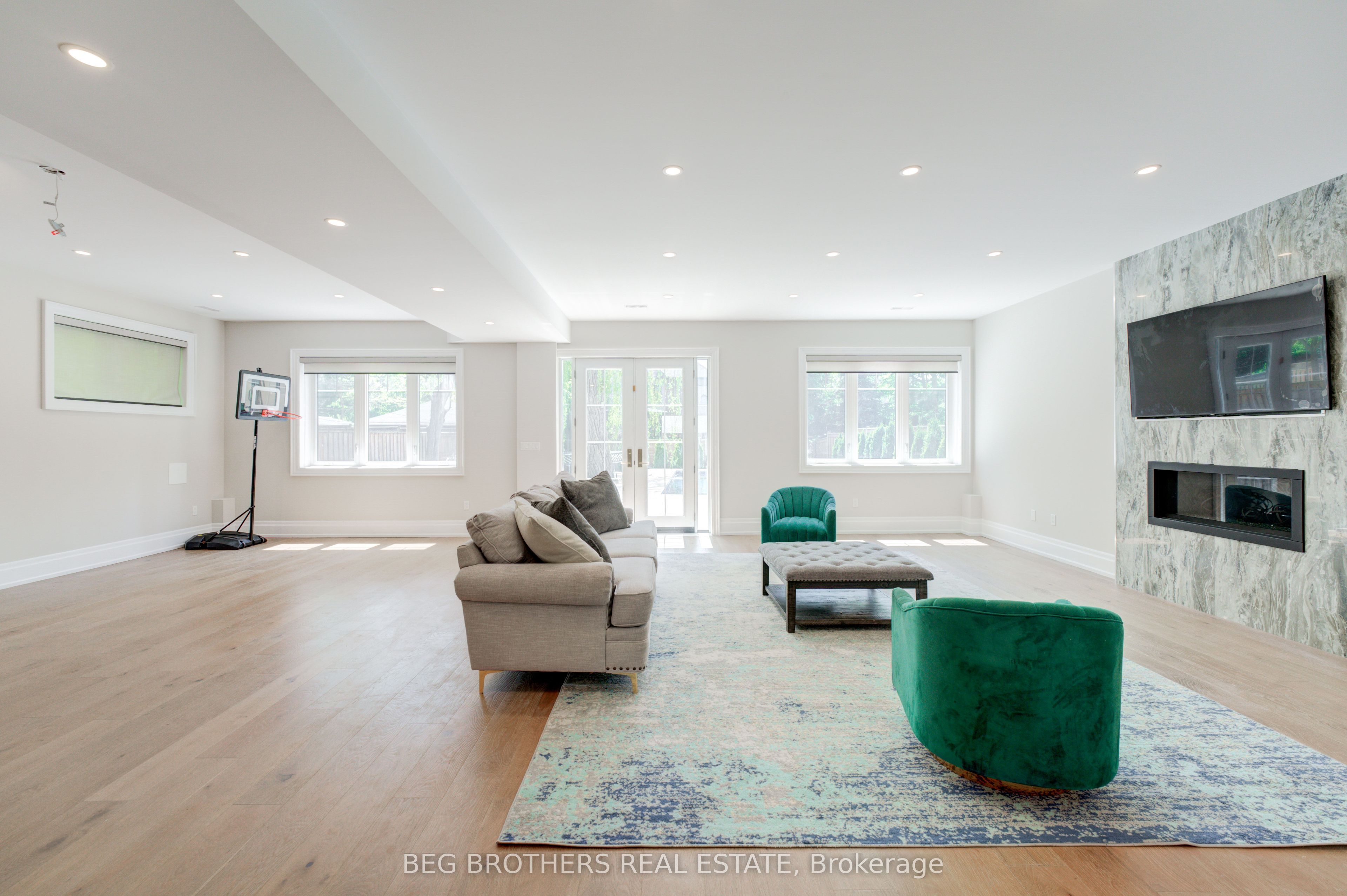 415 Sheppard Avenue Property Photo 41