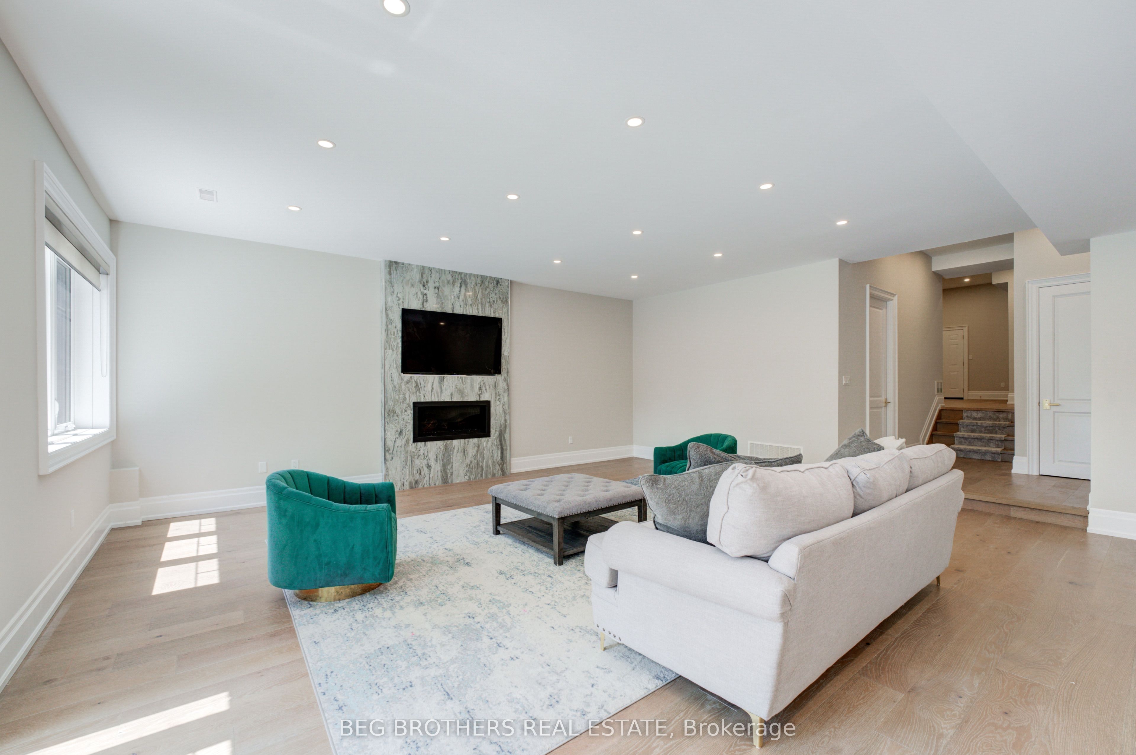 415 Sheppard Avenue Property Photo 42