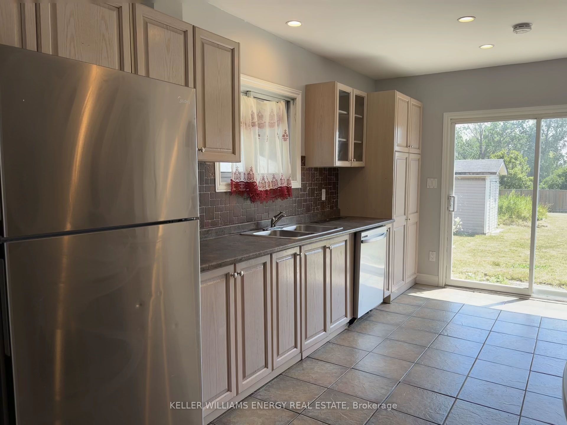 199 Bloor Street W Property Photo 5