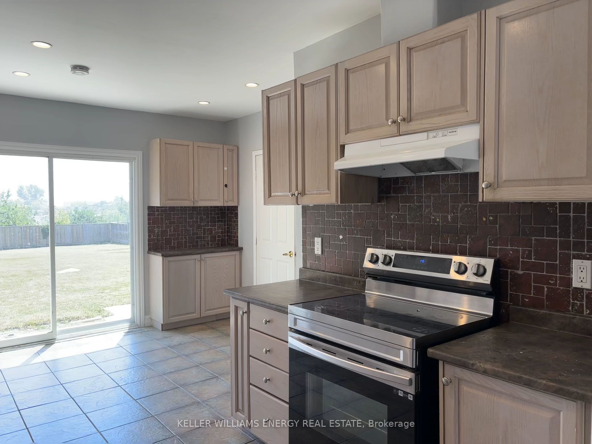 199 Bloor Street W Property Photo 6