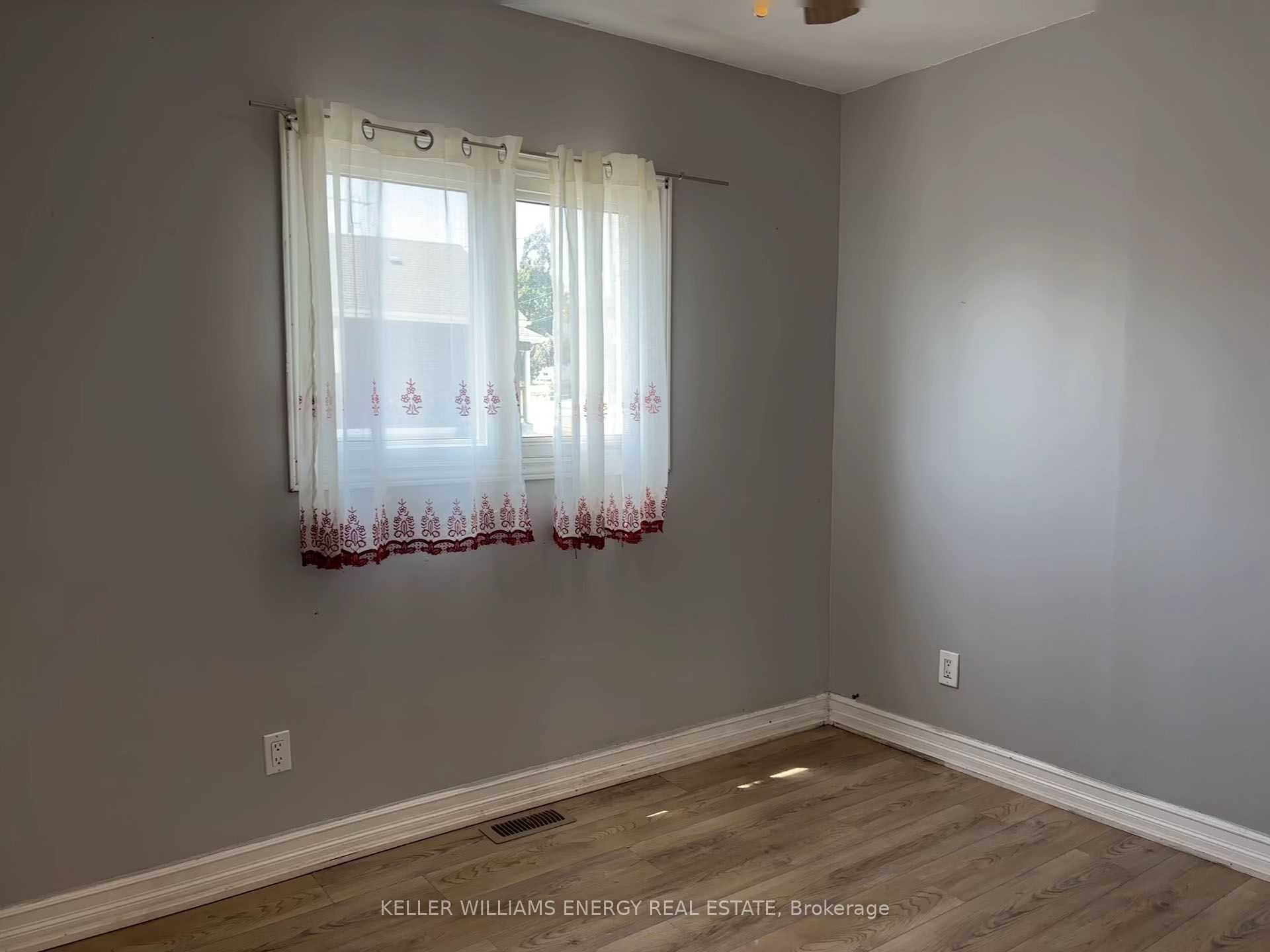 199 Bloor Street W Property Photo 8