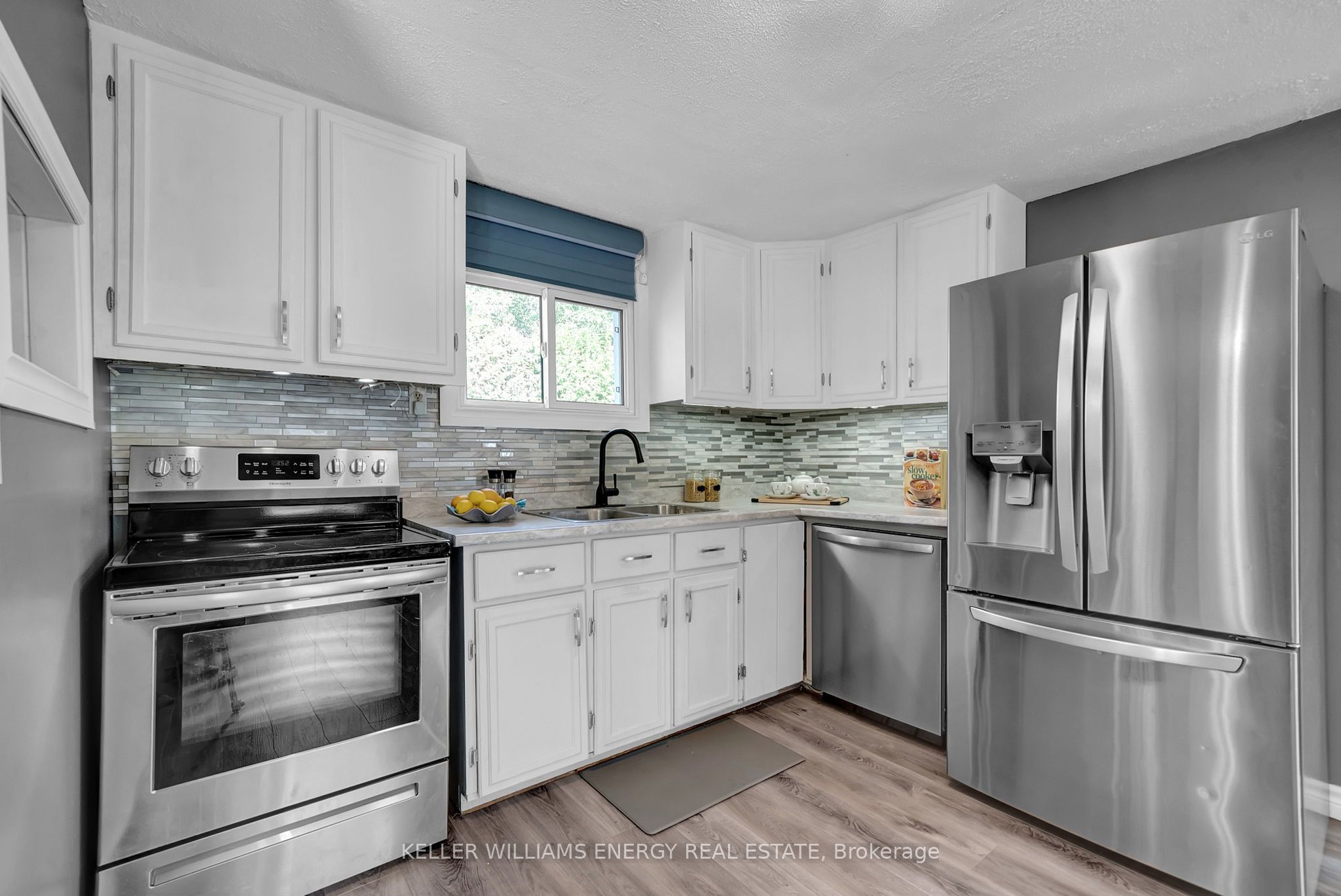 1725 Brownsville Road Property Photo 4