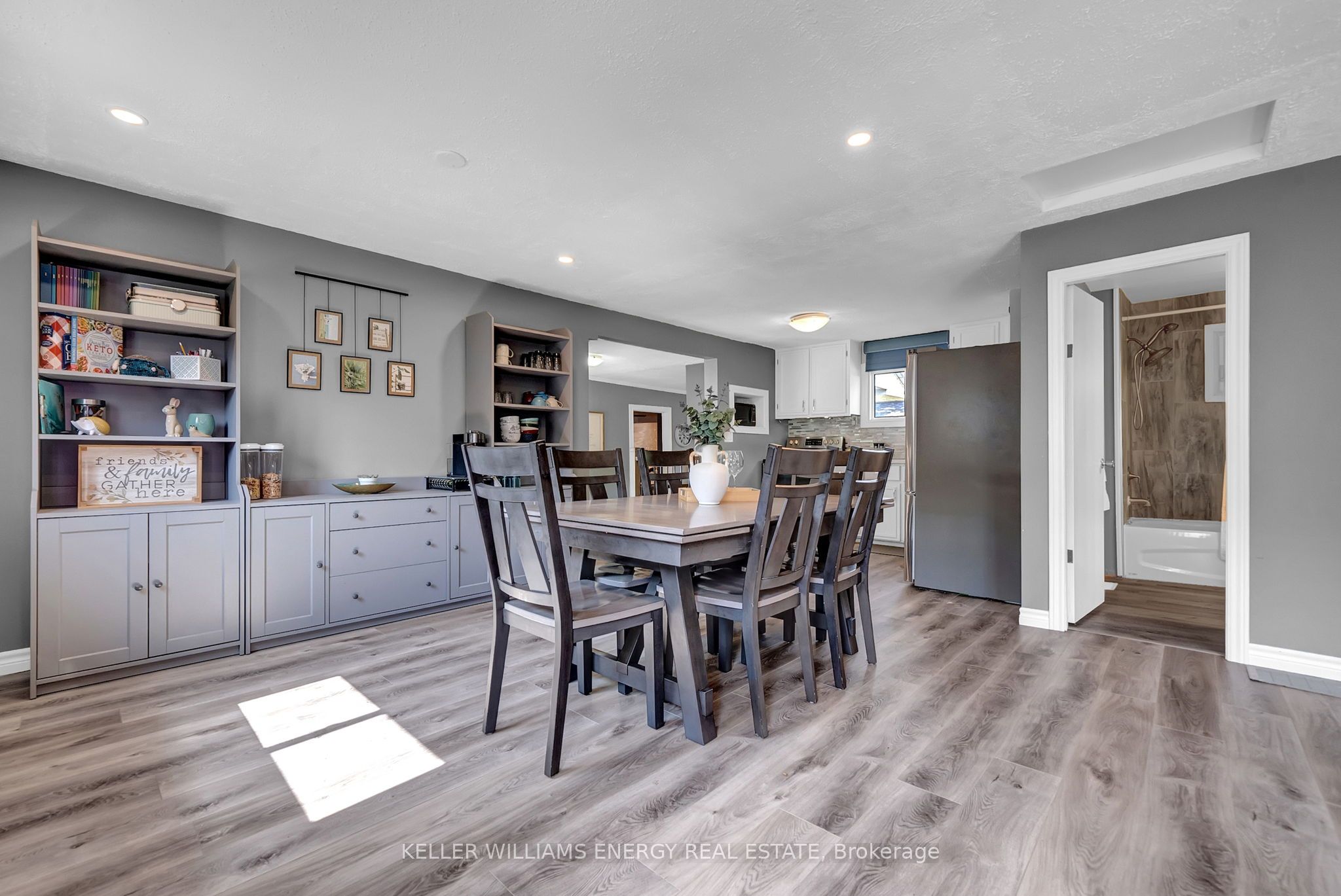 1725 Brownsville Road Property Photo 8