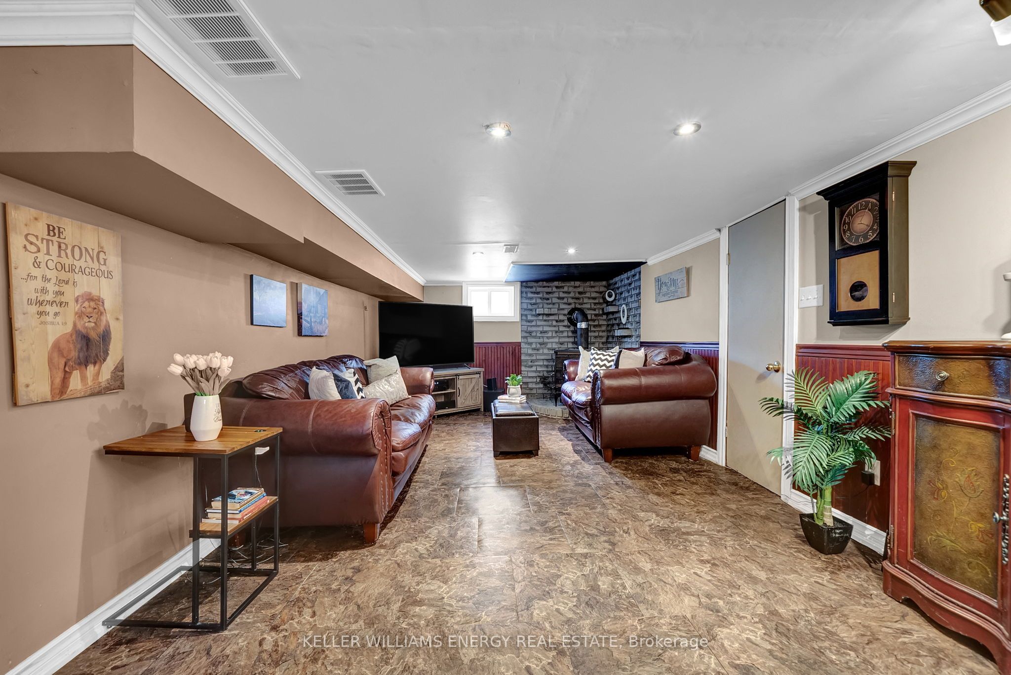 1725 Brownsville Road Property Photo 26