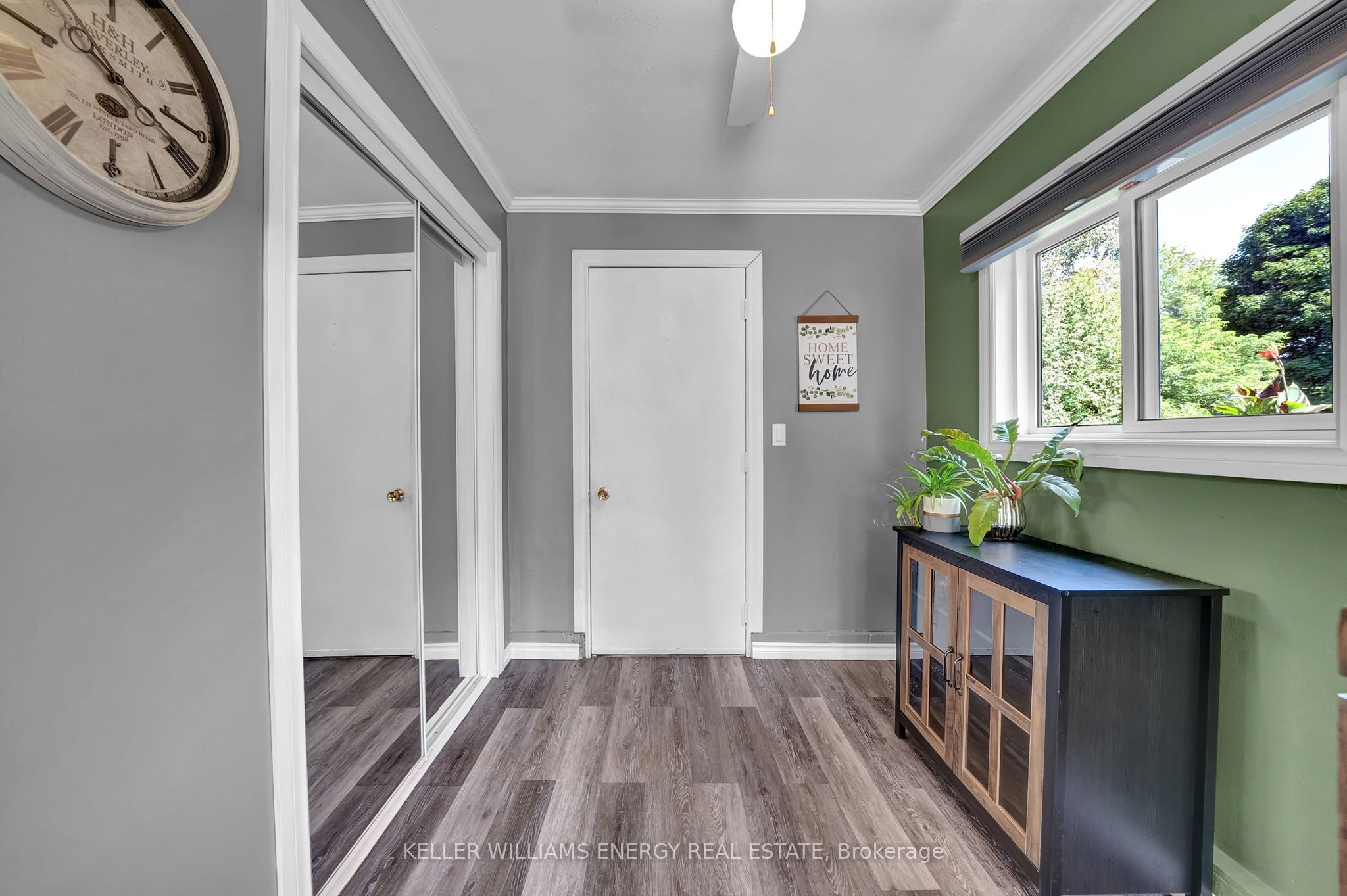 1725 Brownsville Road Property Photo 32