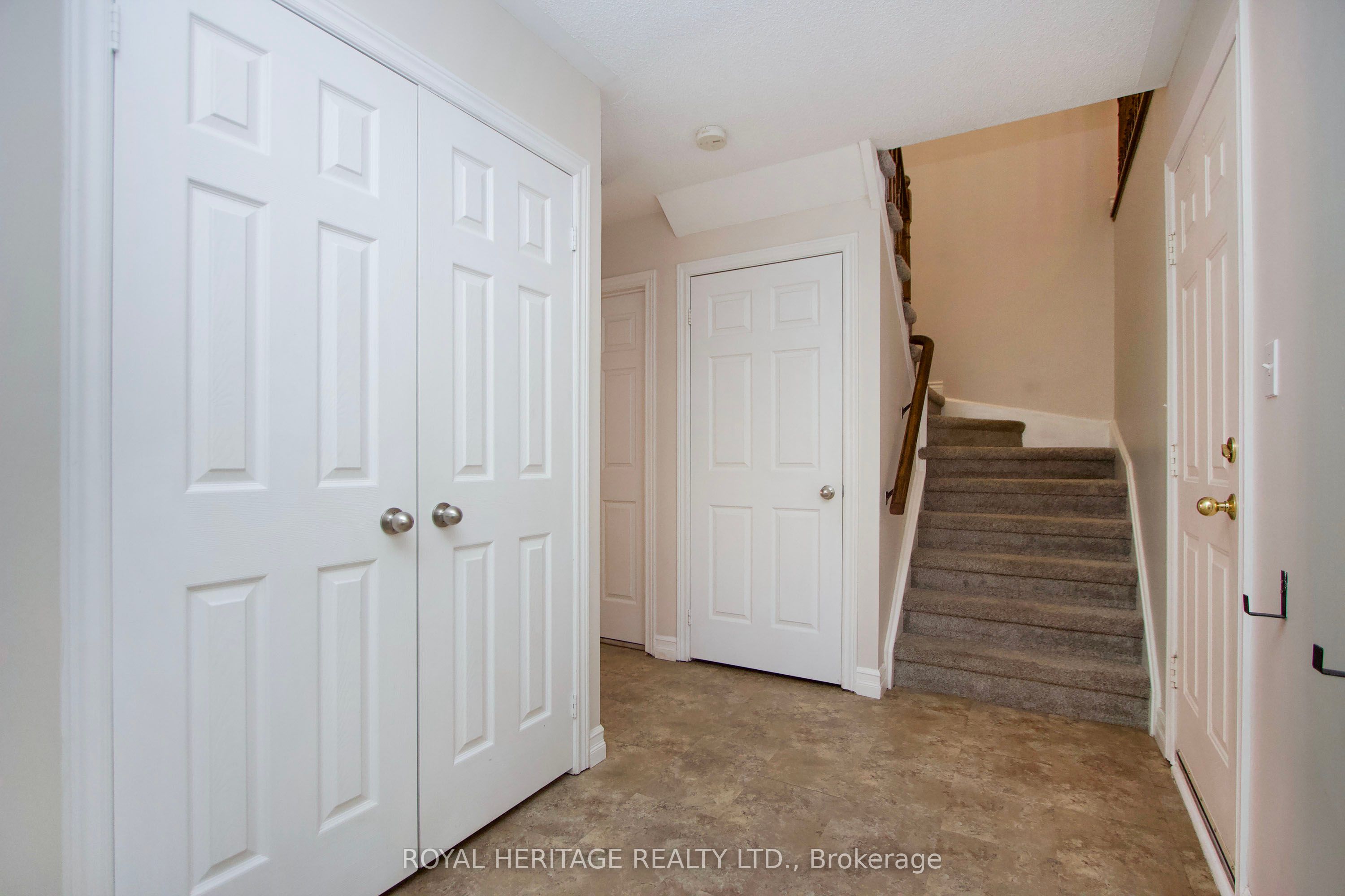 55 Hearthstone Crescent Property Photo 5