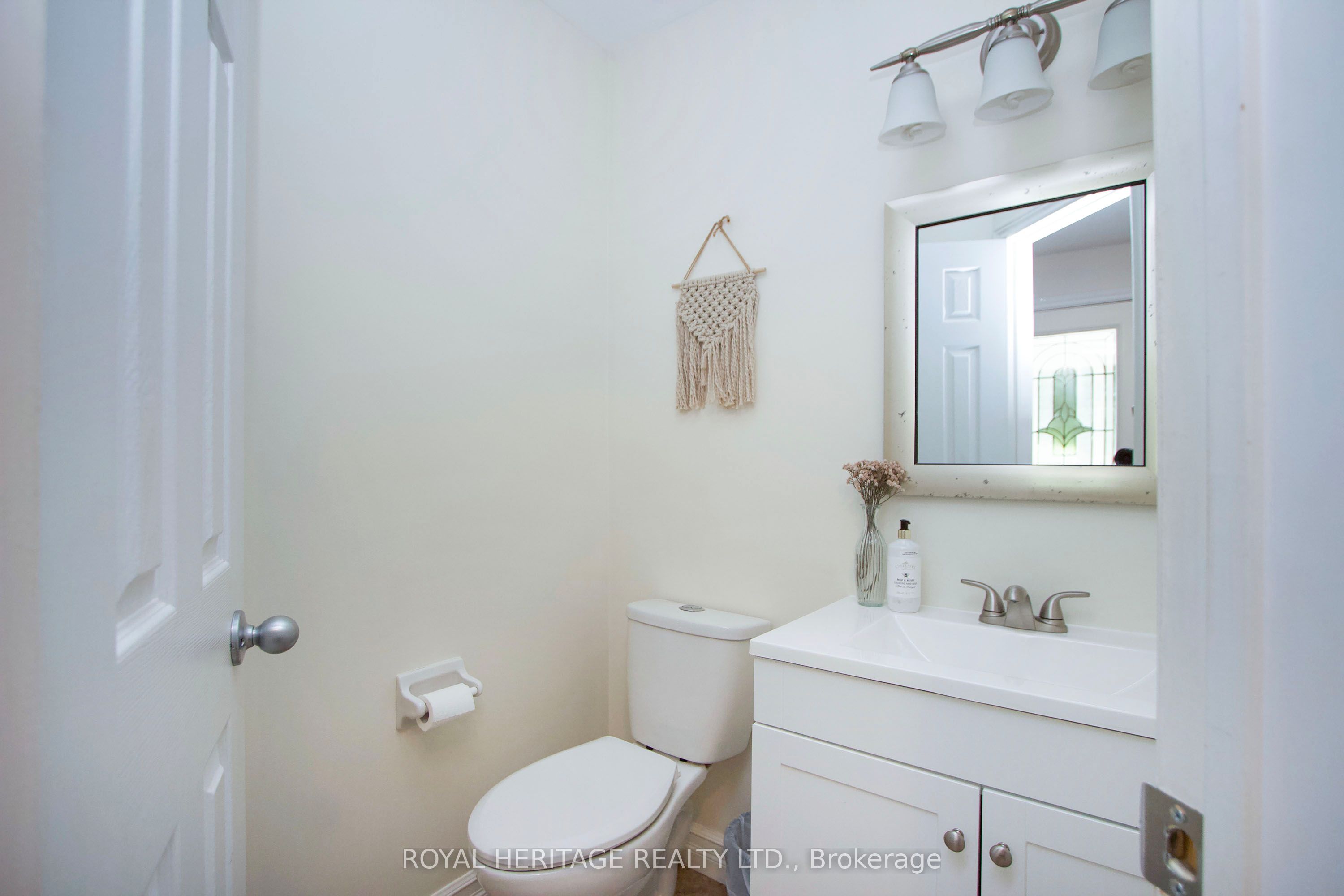 55 Hearthstone Crescent Property Photo 6