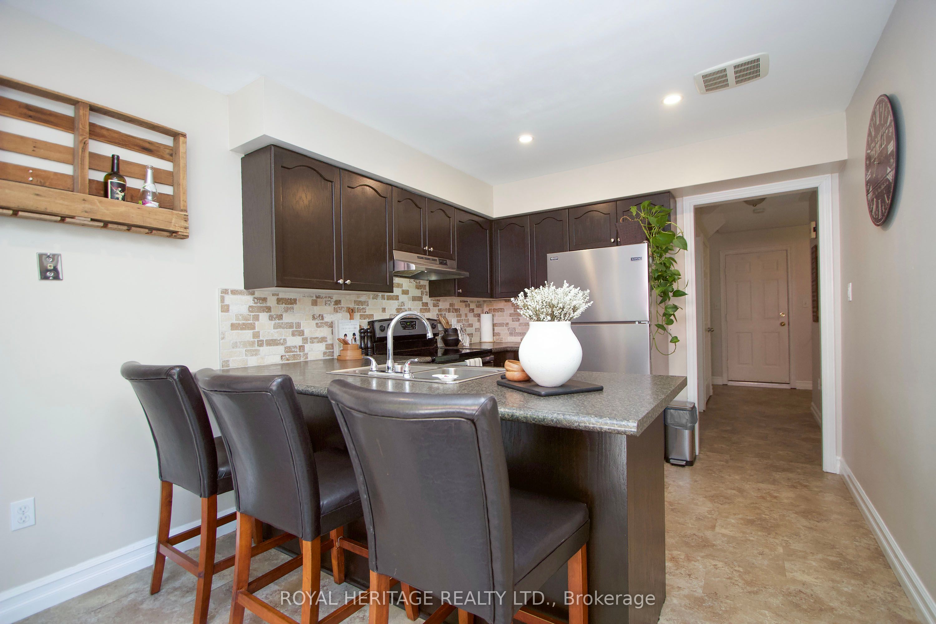 55 Hearthstone Crescent Property Photo 8