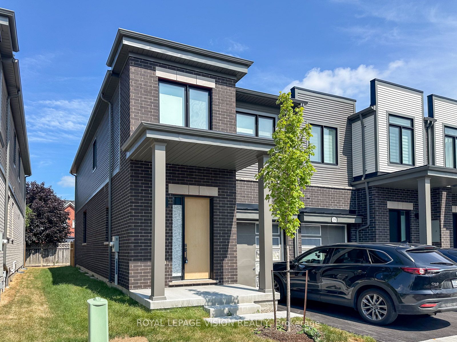 21 Sorbara Way Property Photo 1