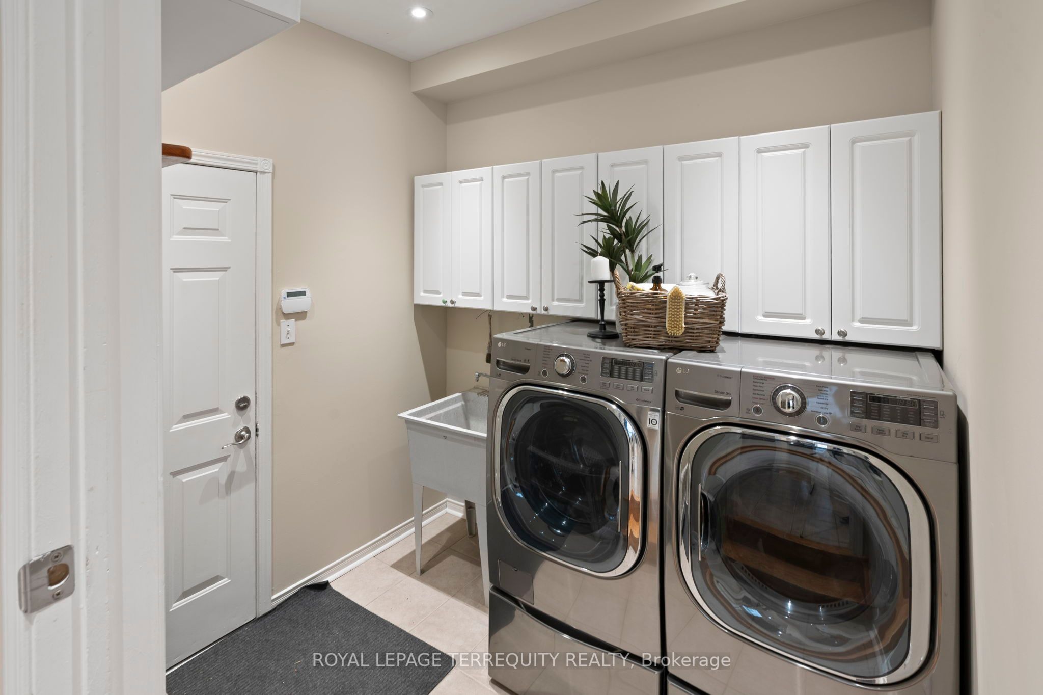74 Samandria Avenue Property Photo 32