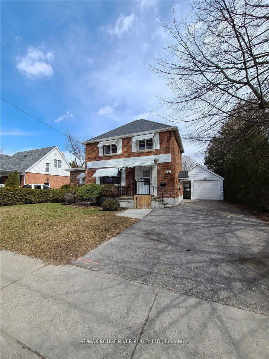 821 Mary St N Property Photo 1