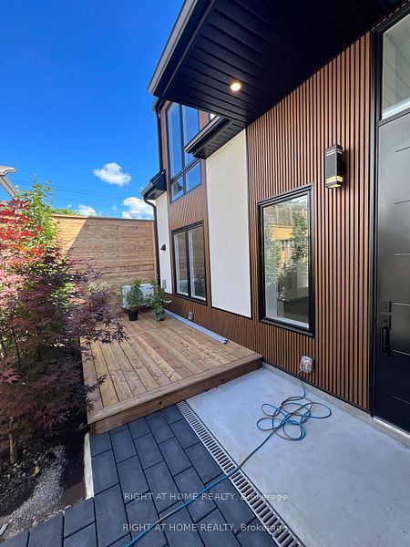 11 Rushbrooke Avenue E Laneway Property Photo 3