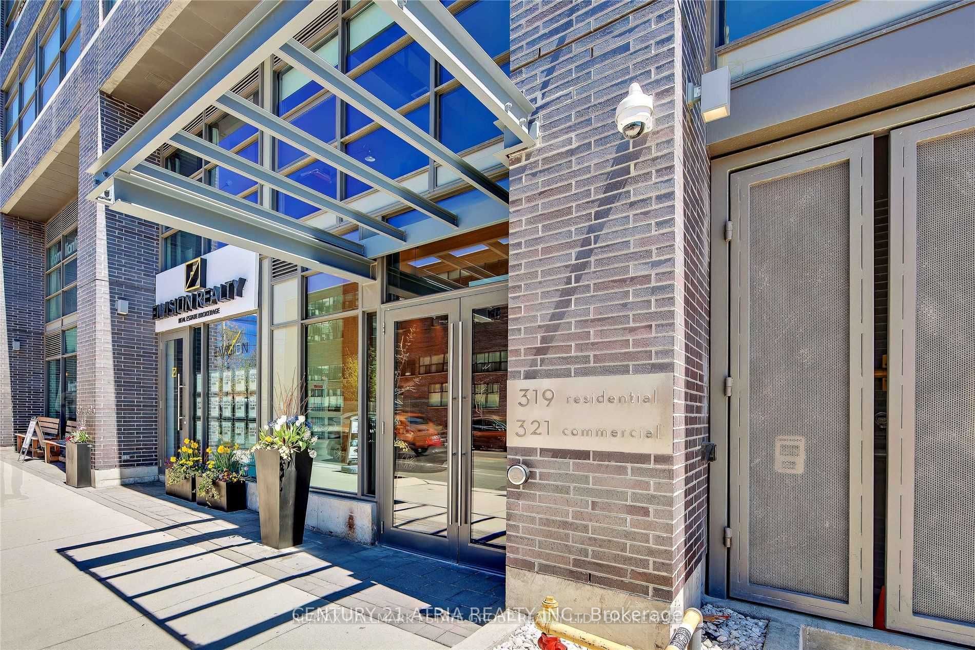 319 Carlaw Avenue 802 Property Photo 2