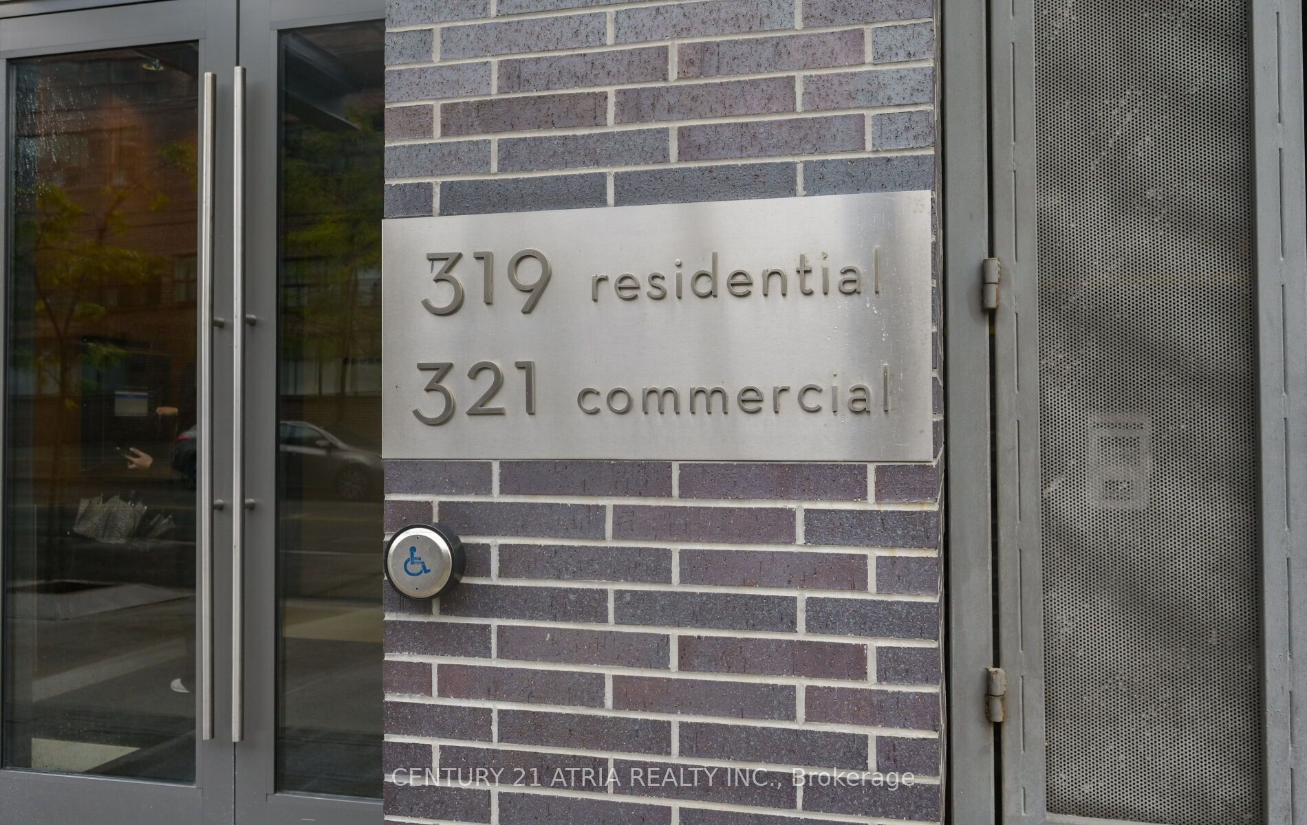 319 Carlaw Avenue 802 Property Photo 3