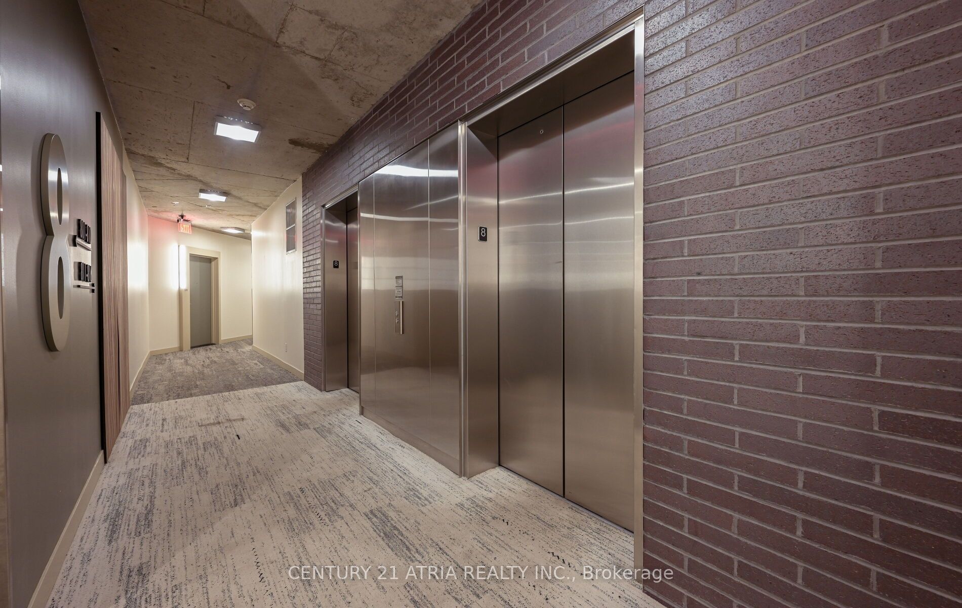 319 Carlaw Avenue 802 Property Photo 4