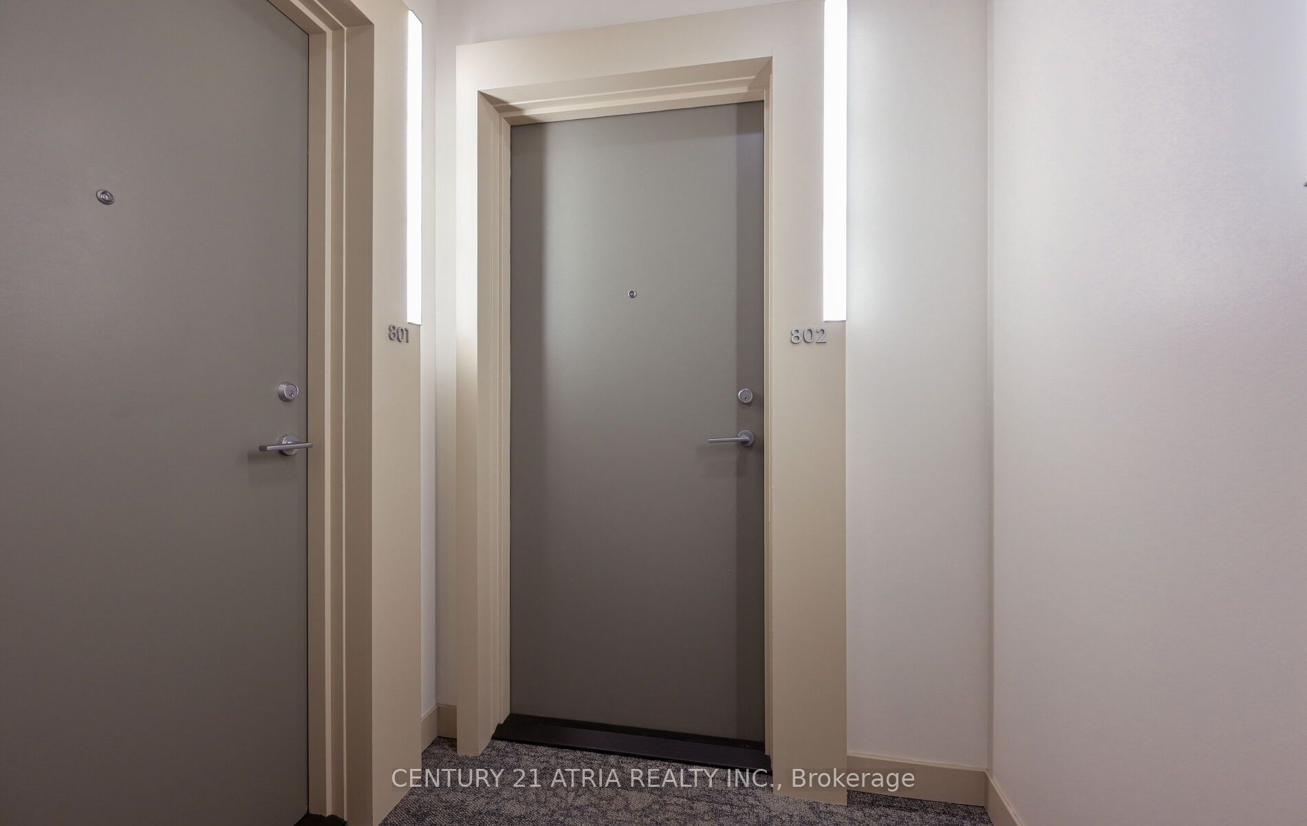 319 Carlaw Avenue 802 Property Photo 5