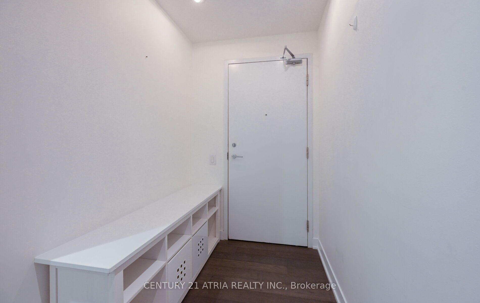 319 Carlaw Avenue 802 Property Photo 7