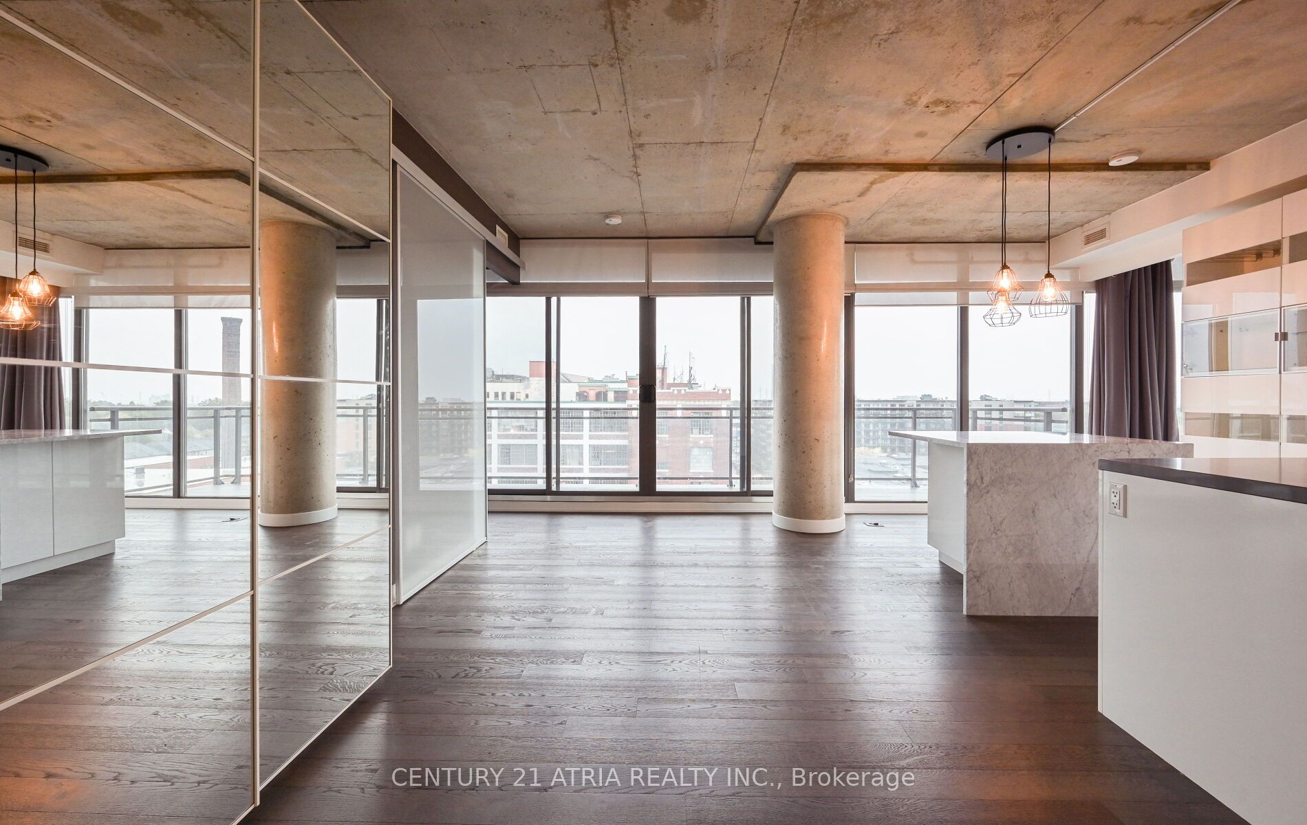 319 Carlaw Avenue 802 Property Photo 9