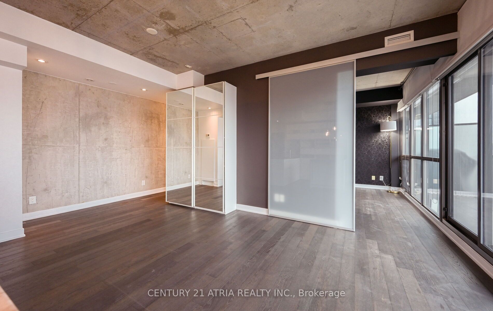 319 Carlaw Avenue 802 Property Photo 10