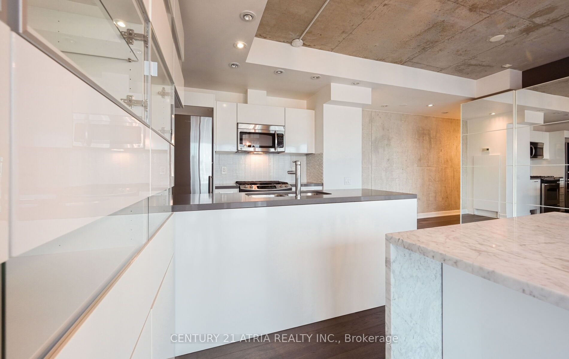 319 Carlaw Avenue 802 Property Photo 16