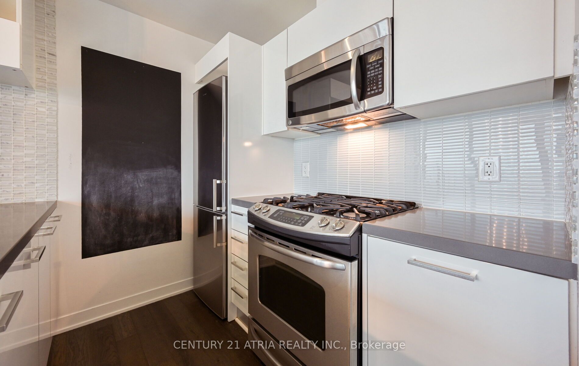 319 Carlaw Avenue 802 Property Photo 17