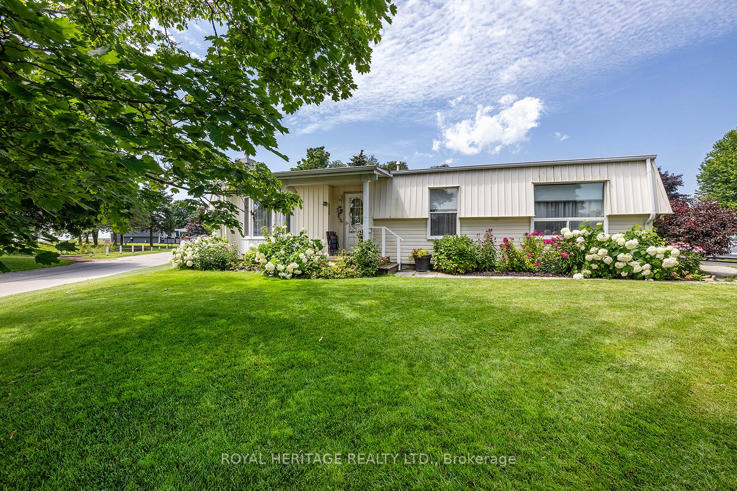 38 Bluffs Road E Property Photo 2