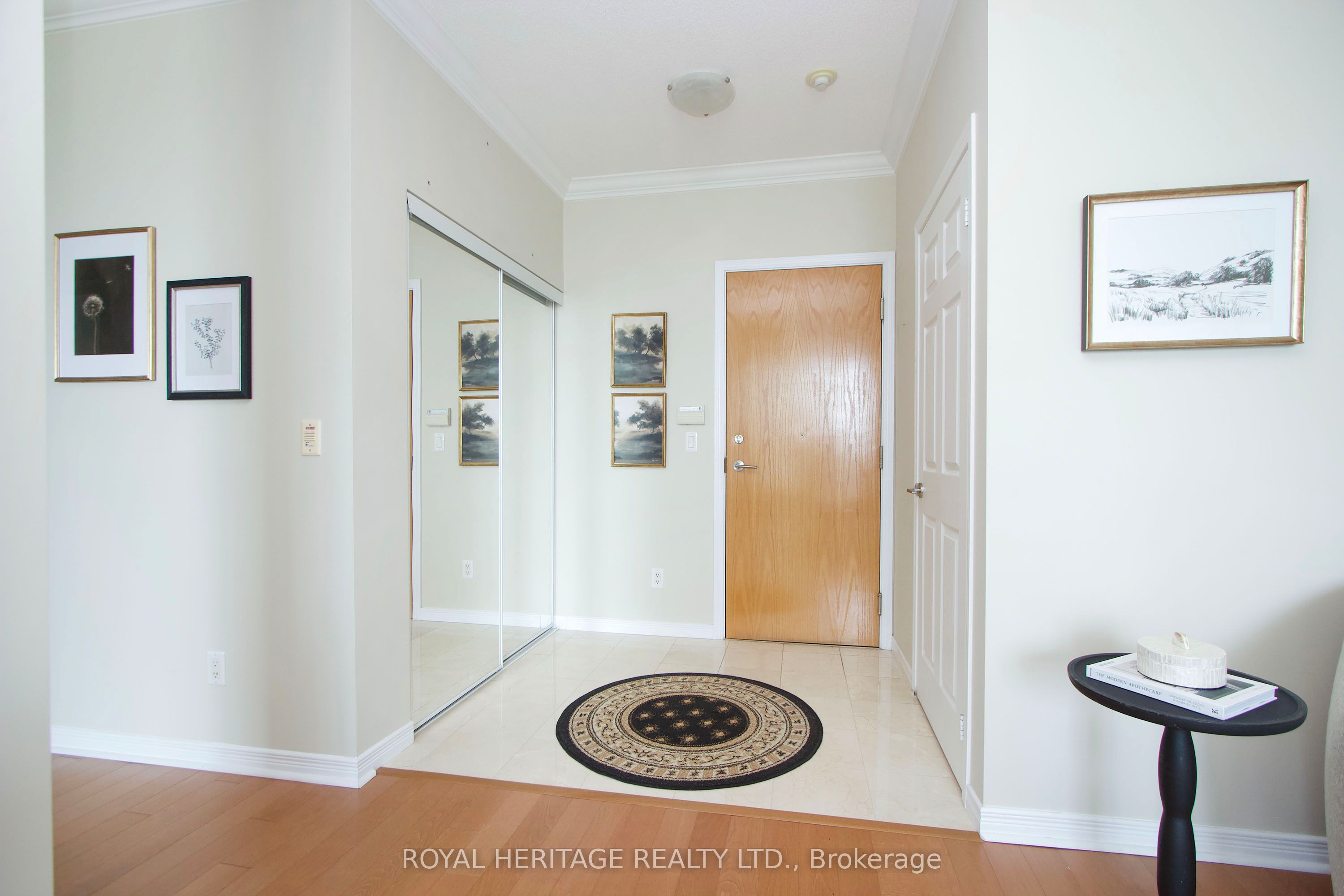 340 Watson St Street W 1209 Property Photo 5