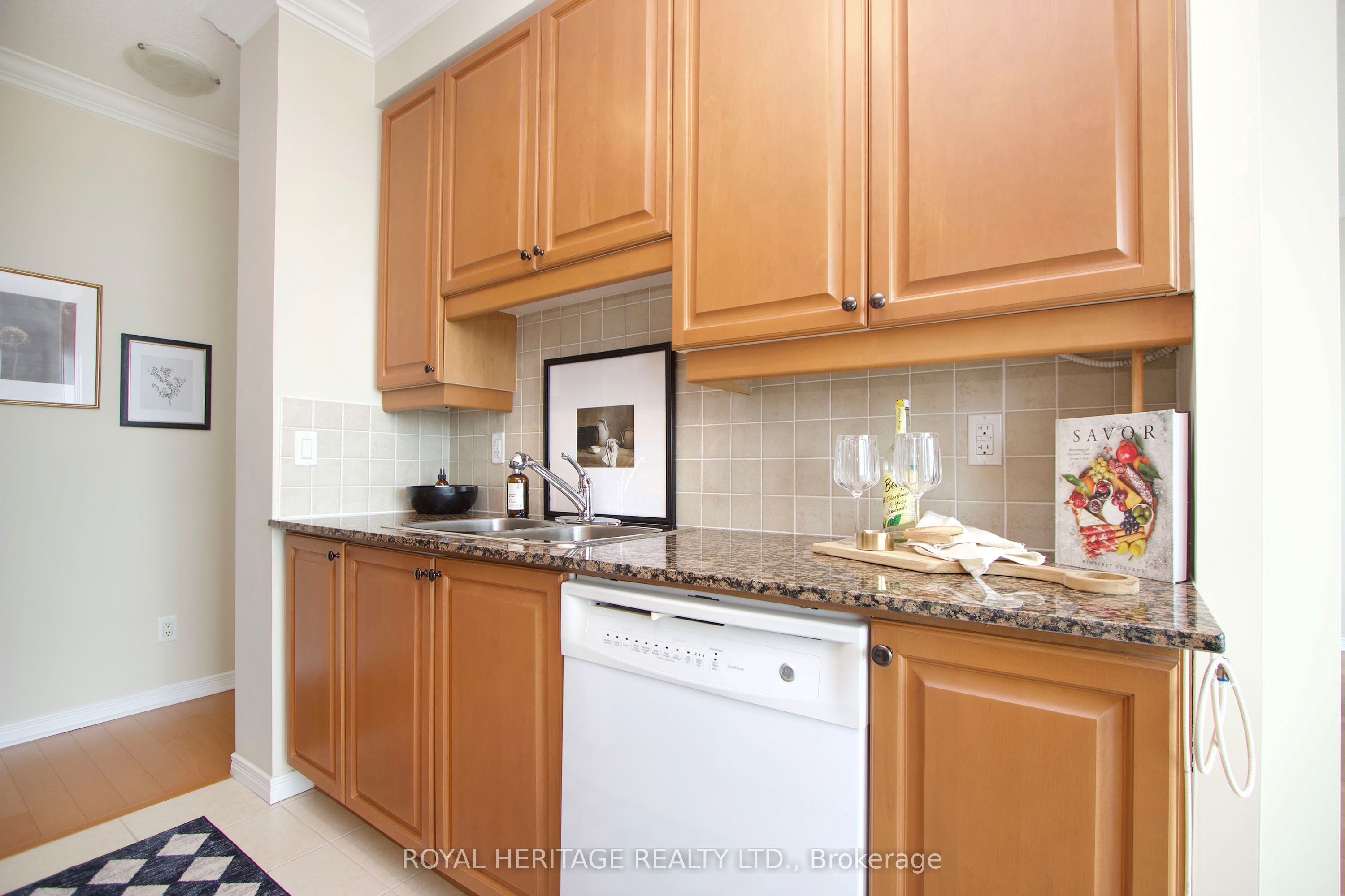 340 Watson St Street W 1209 Property Photo 13