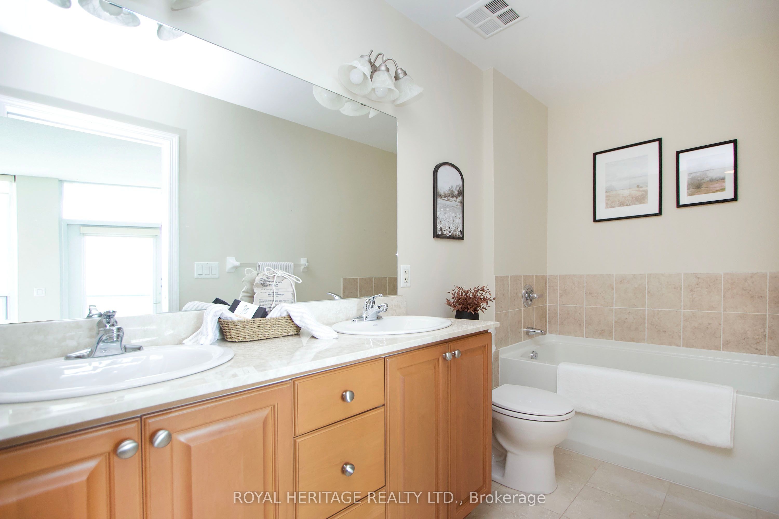 340 Watson St Street W 1209 Property Photo 16