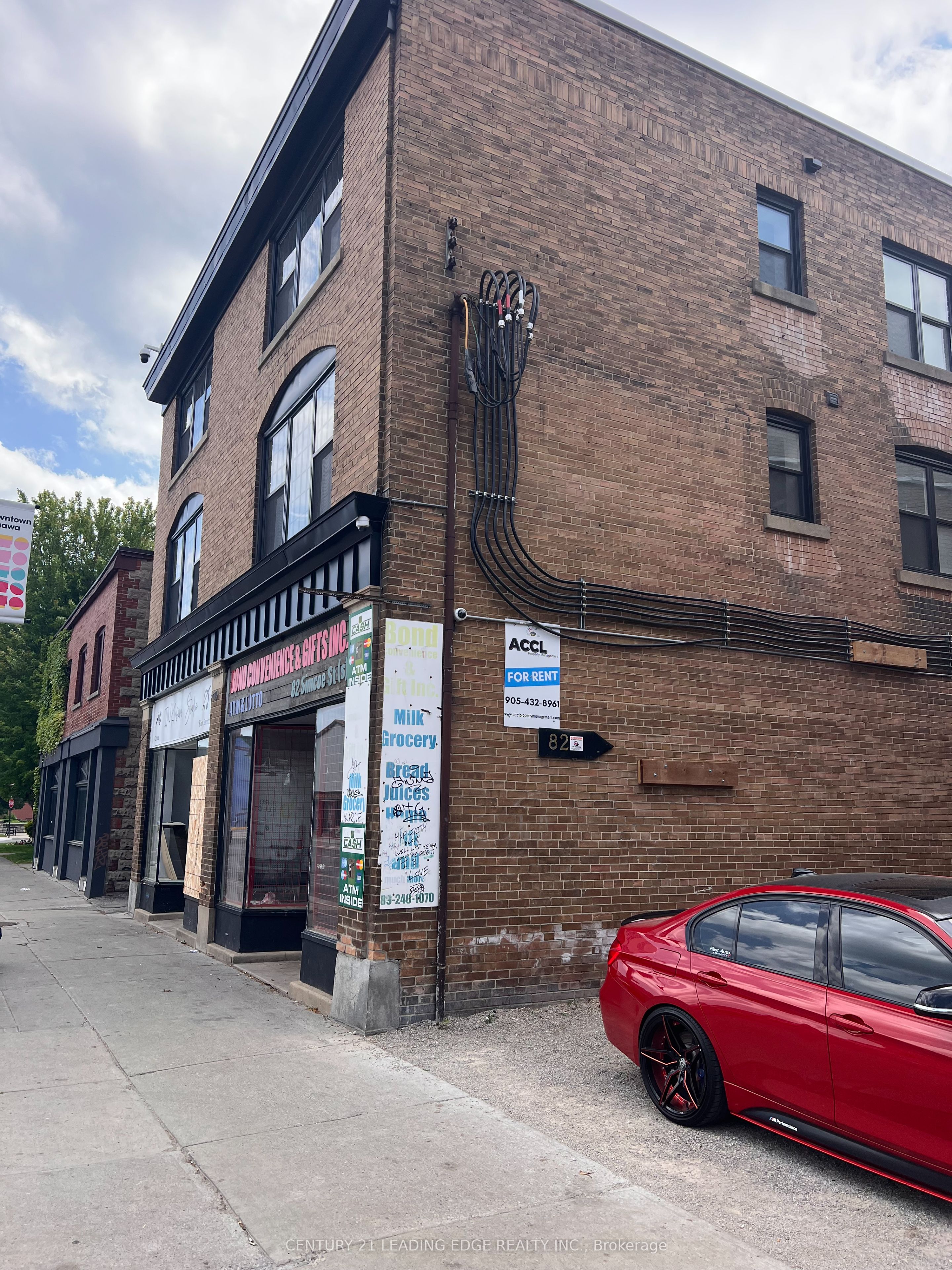 82 Simcoe St S Property Photo 1