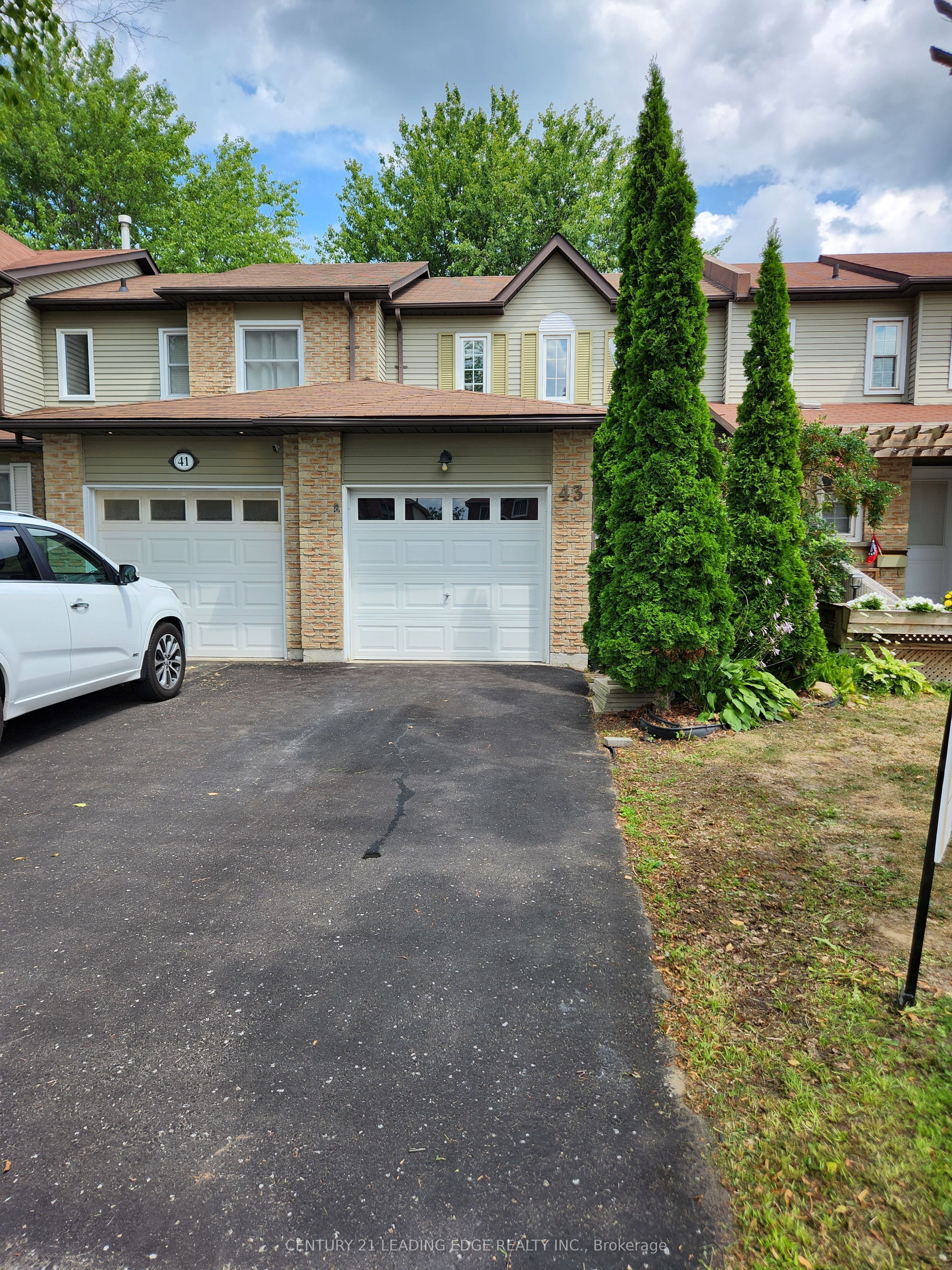 43 Poolton Cres Property Photo 1