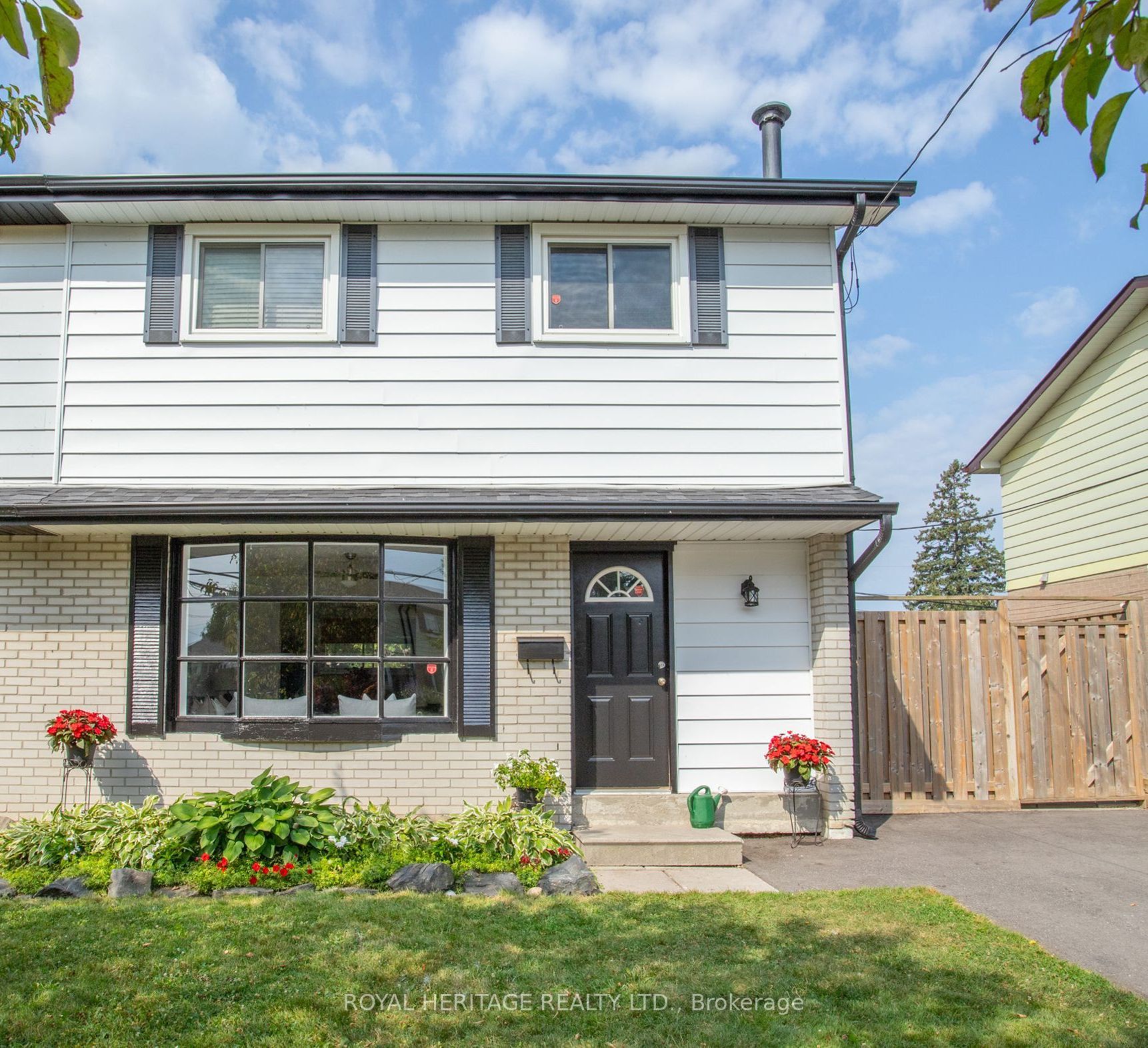 1362 Lakefield St Property Photo