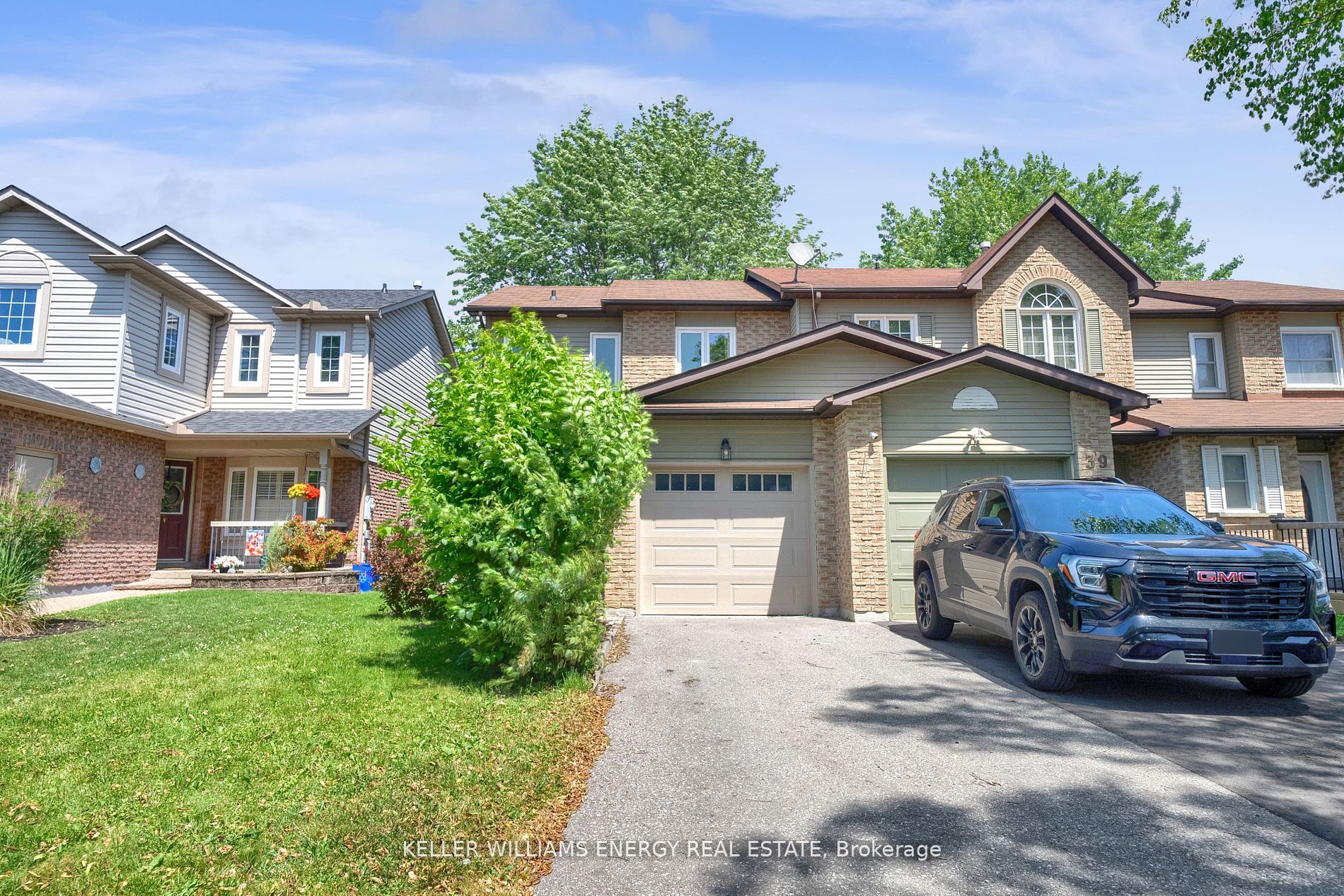 37 Poolton Cres Property Photo 1