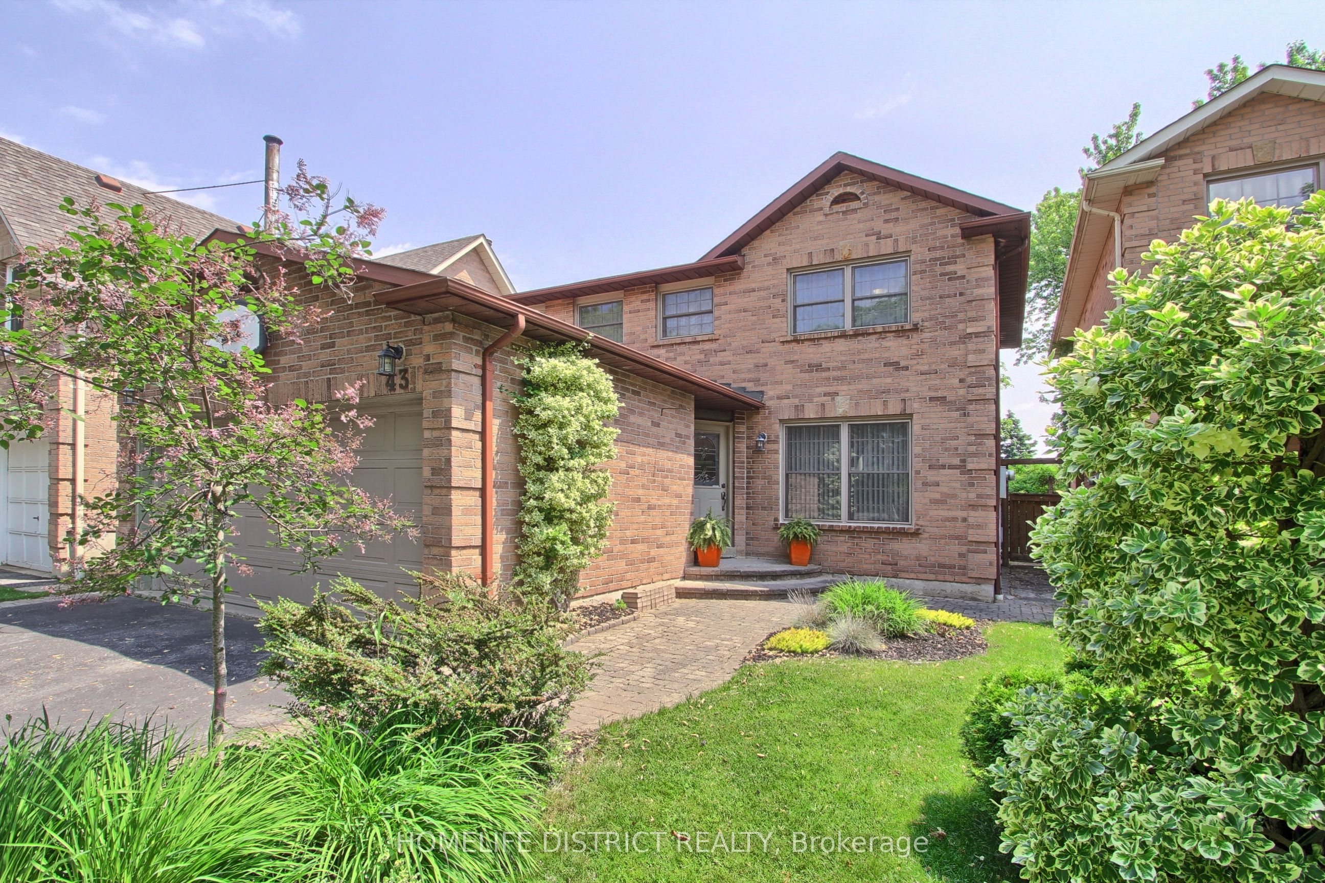 43 Daniels Cres Property Photo 1
