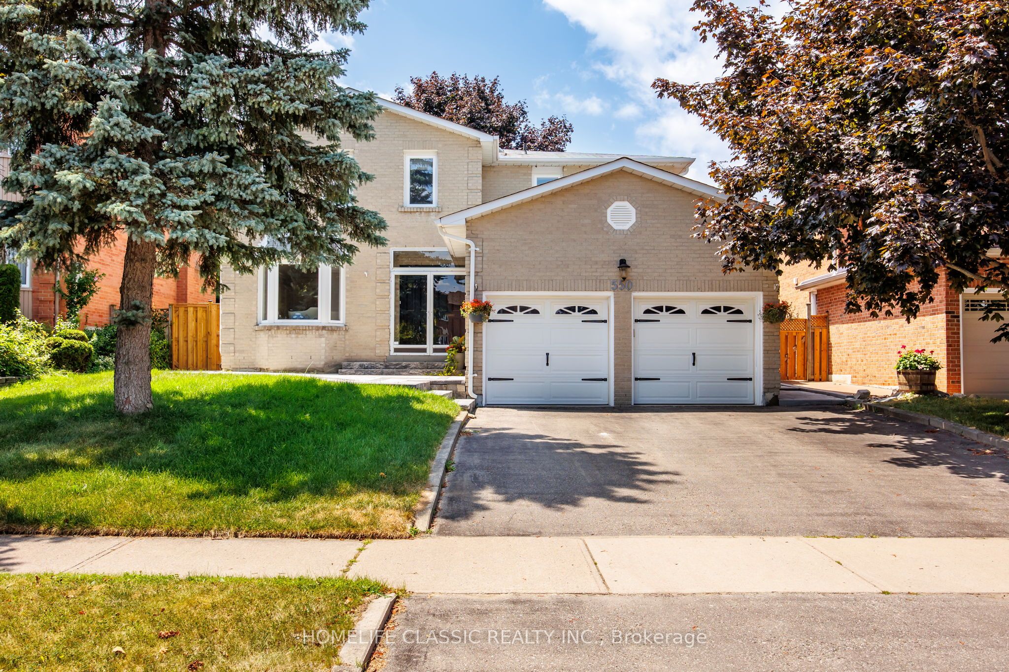 550 Dahlia Crescent Property Photo 1